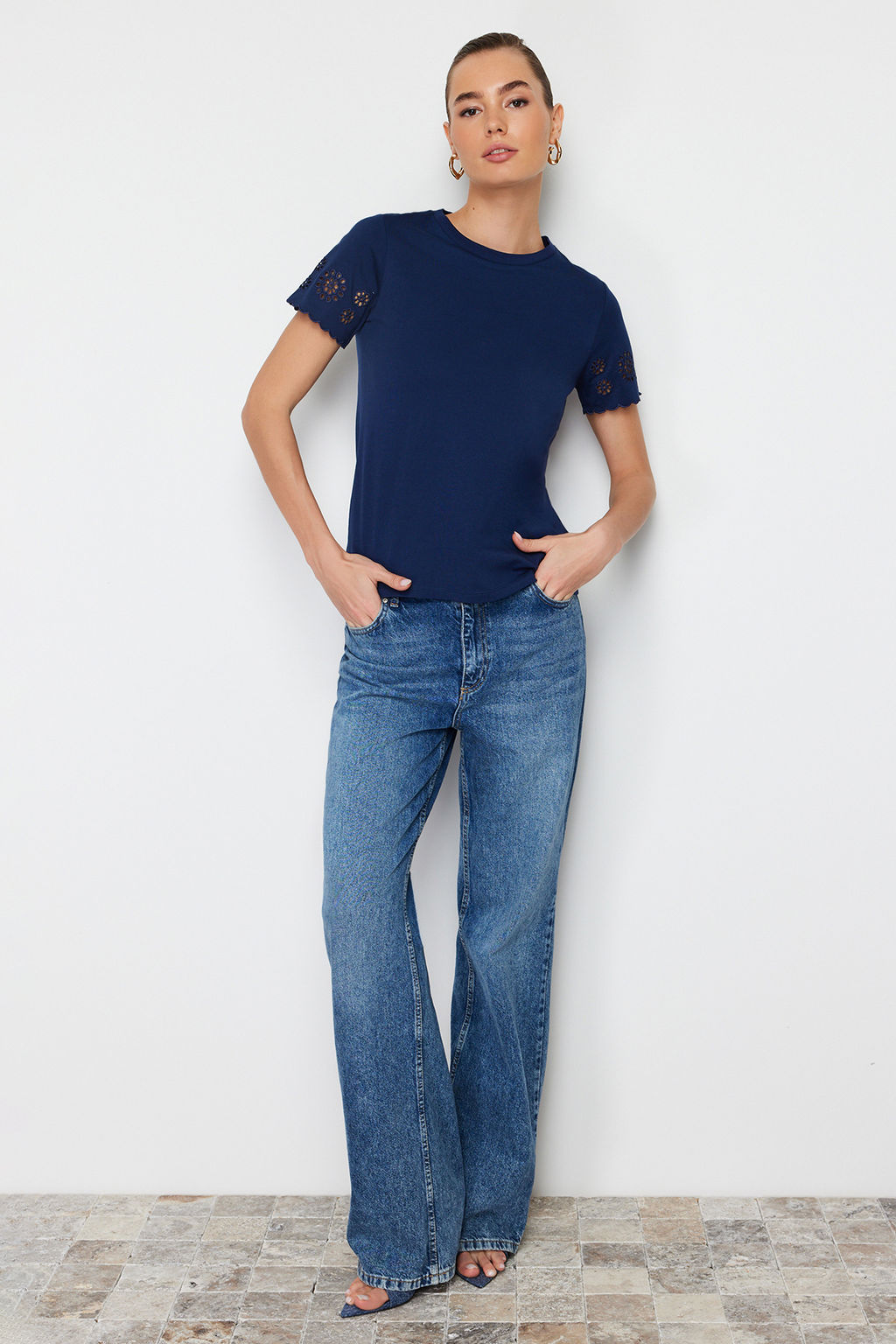 TRENDYOLMILLA Lacivert Brode Detayl? Regular/Basic Kal?p Orme T-Shirt TWOSS24TS00068  фото 3