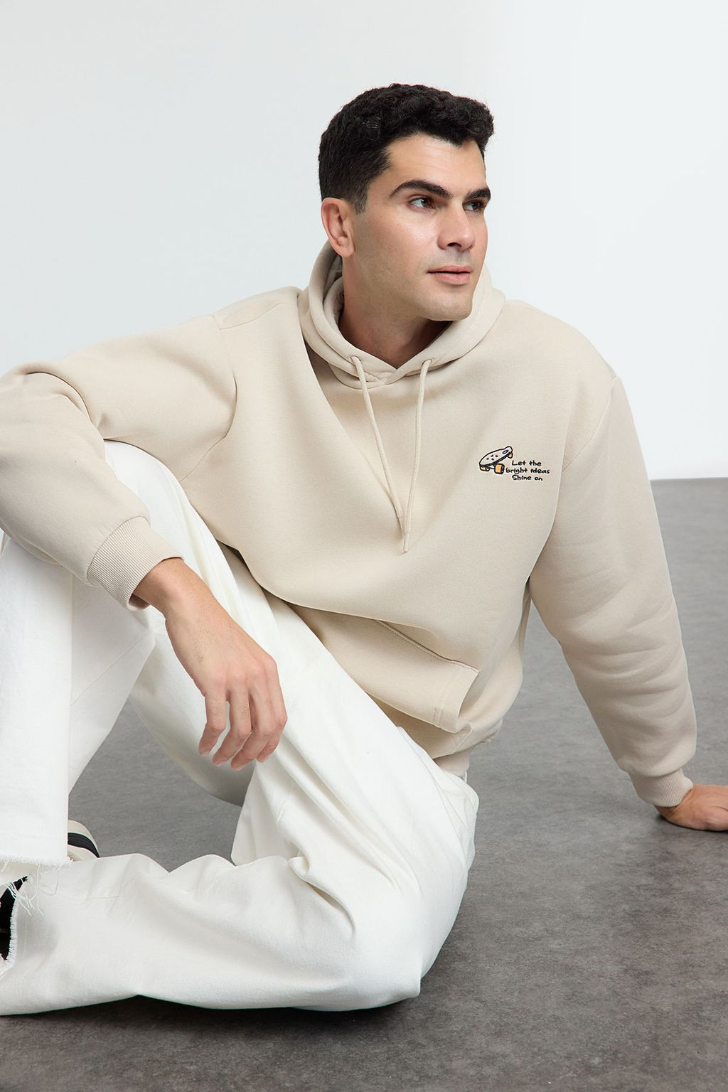 TRENDYOL MAN Haki Oversize/Genis Kesim Nak?sl? Ici Polarl? Kapusonlu Sweatshirt TMNAW25SW00016