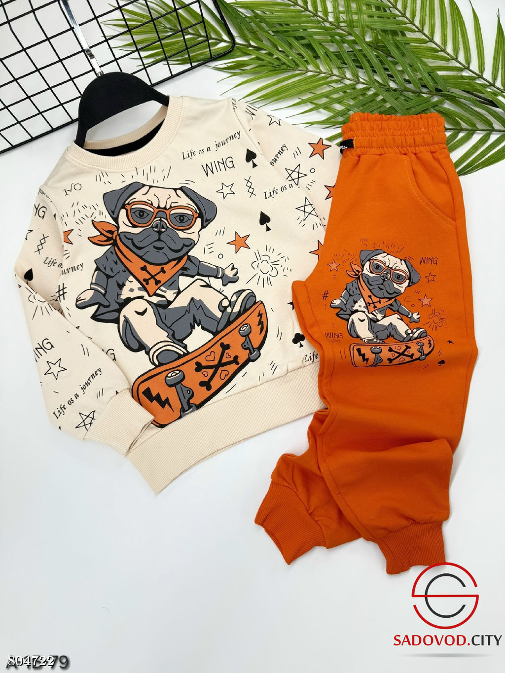 Костюм для мальчика с рисунком