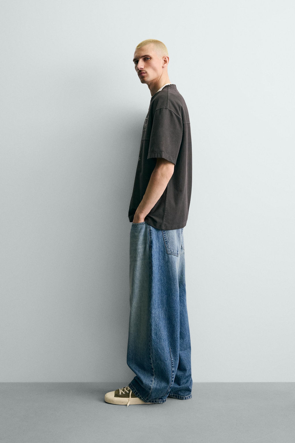 CAMISETA LAVADA ESTAMPADOS / Gris antracita - Zara фото 4