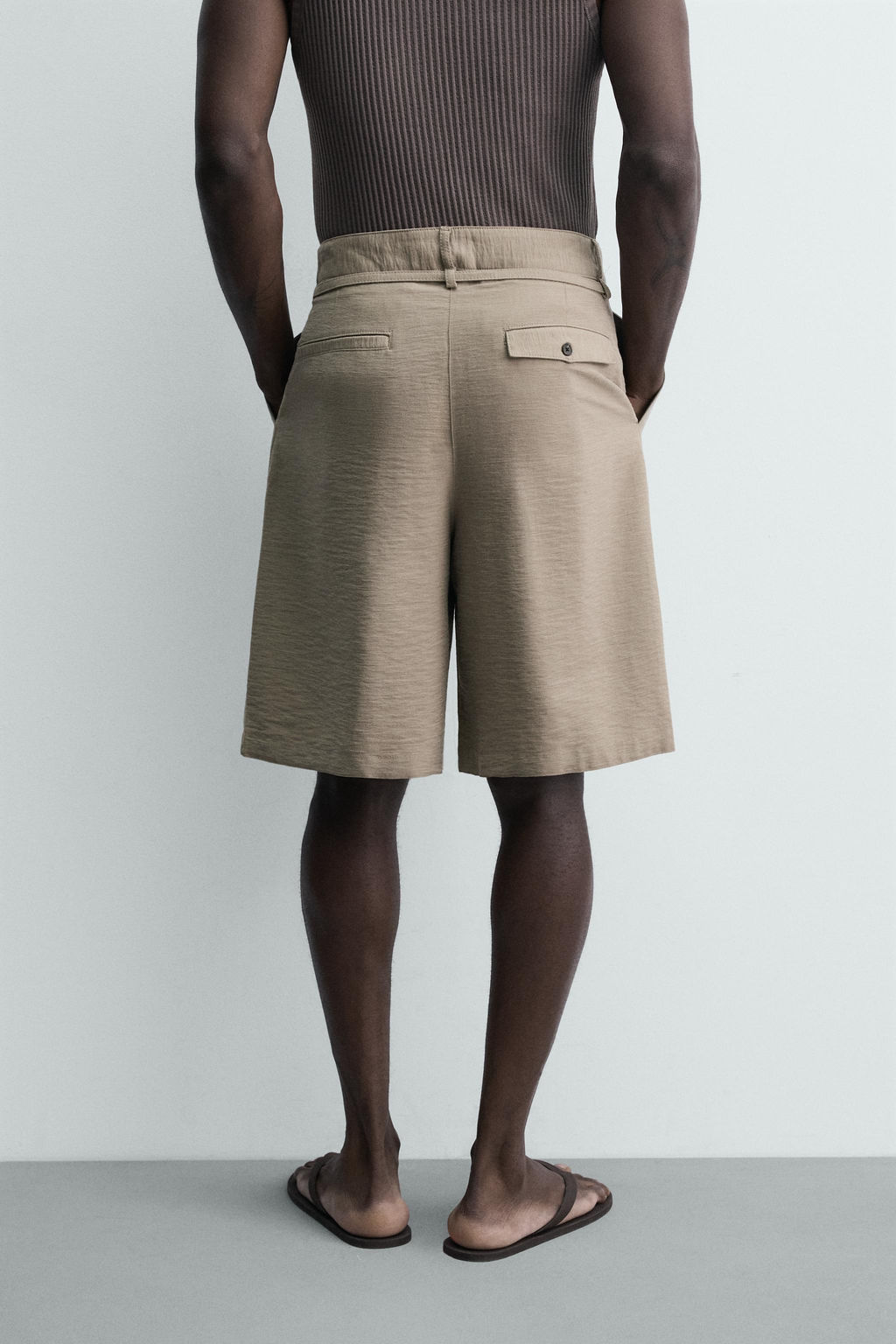 BERMUDA RELAXED FIT PLIEGUES CINTUR?N / Negro - Zara фото 3