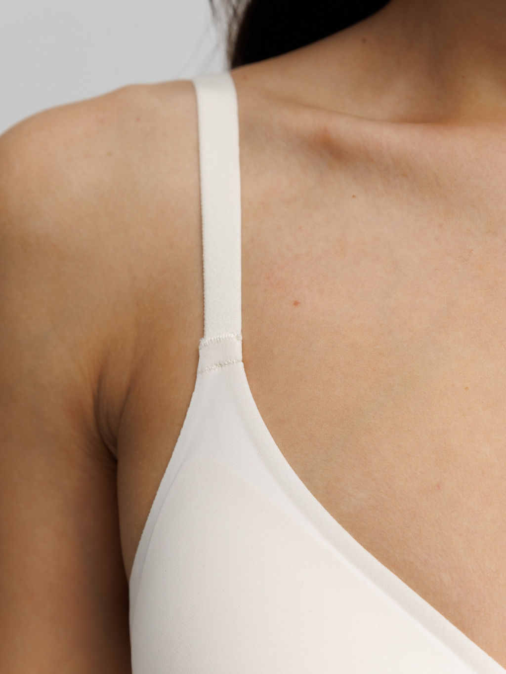 Бюстгальтер бесшовный бескаркасный с вкладышами Lingeamo айвори ВТ-01 (131)