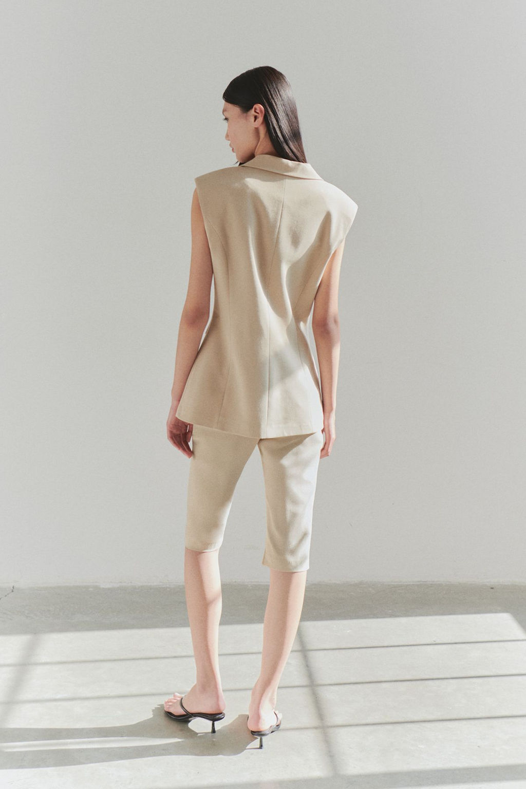 TRENDYOLMILLA Limited Edition Ac?k Bej Fitted Kolsuz Ceket Yaka Dugmeli Yelek TWOSS25YE00078 фото 4