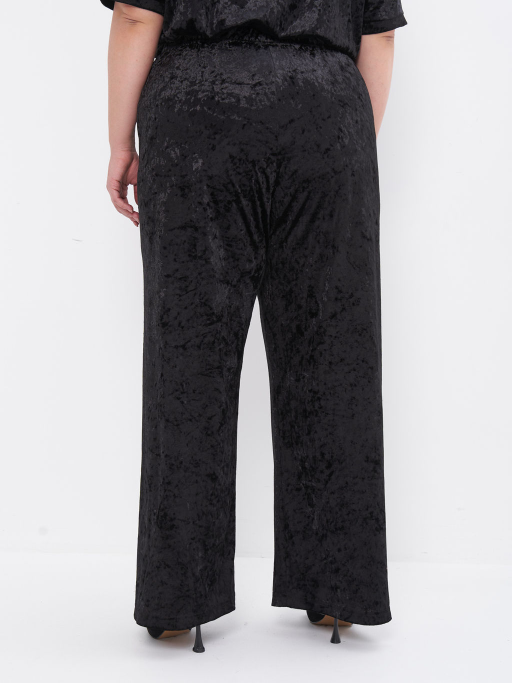 Бархатный костюм KO42911BLK01