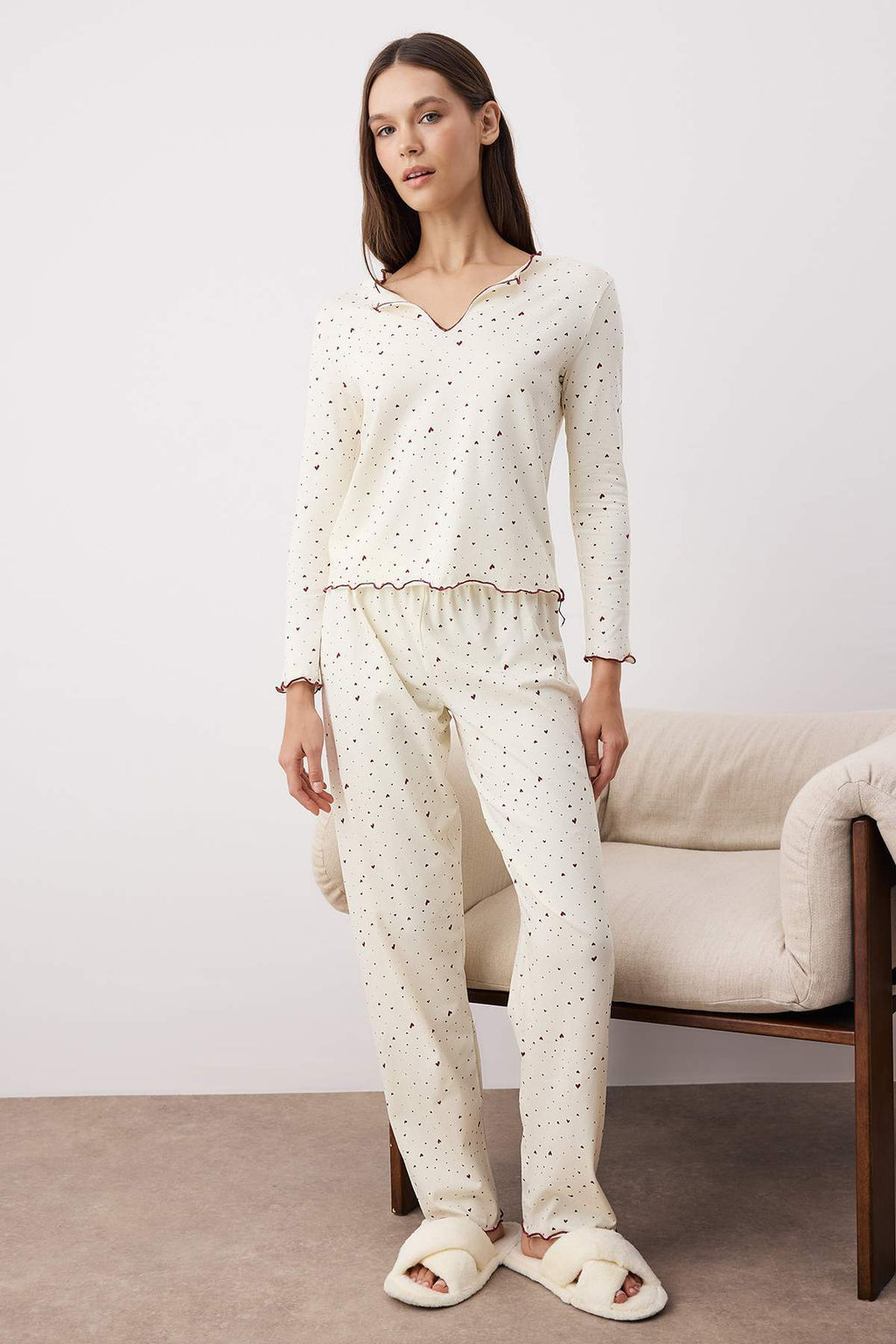 Ekru Pamuklu Likral? Yumusak Tuse Kalpli Baby Overlok Detayl? Orme Pijama Tak?m? THMAW26PT00166 - Trendyolmilla фото 2