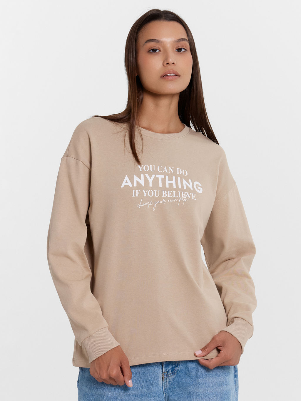 Джемпер женский пыльно-бежевый с печатью