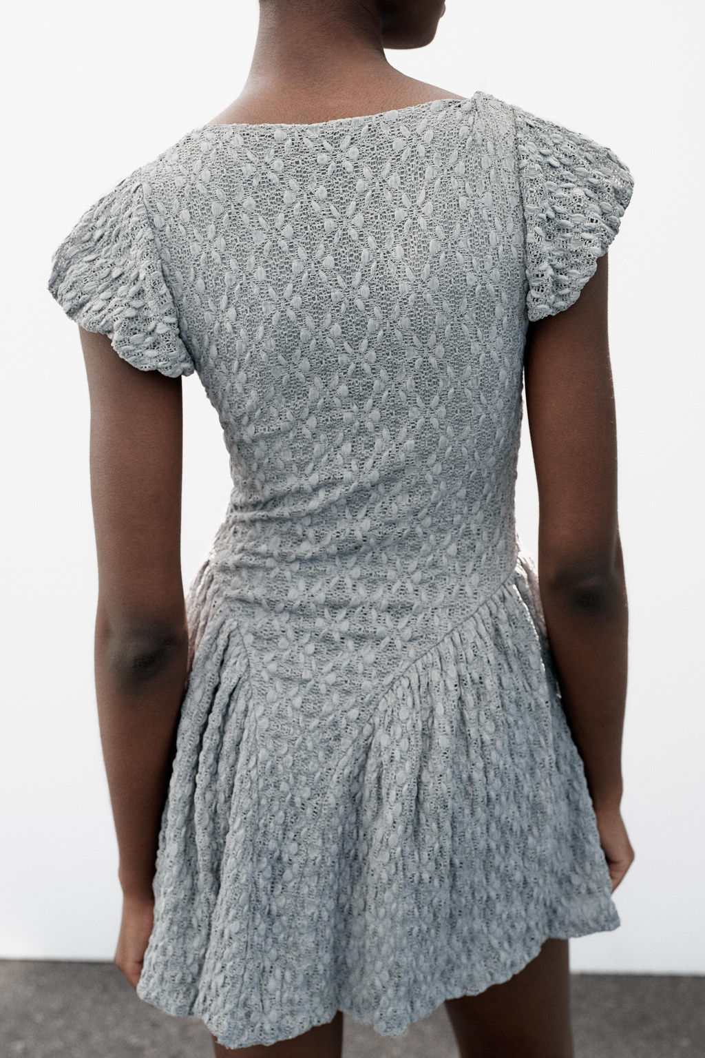 VESTIDO ENCAJE VOLUMEN / Azul / Gris - Zara фото 7
