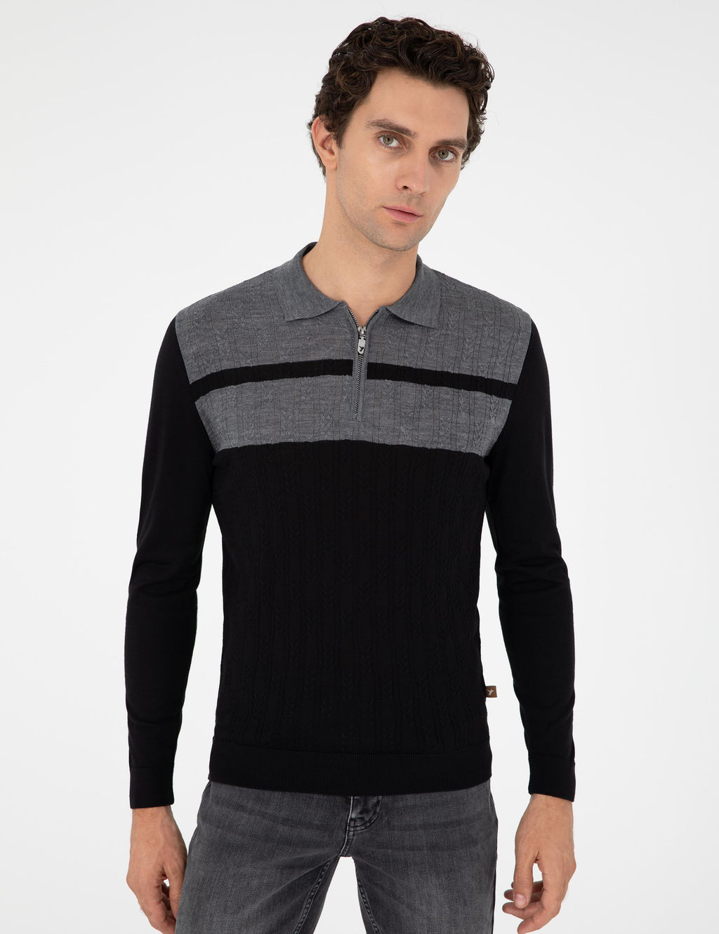 Черный трикотажный свитер приталенного кроя с воротником-поло и молнией - Cacharel фото 3