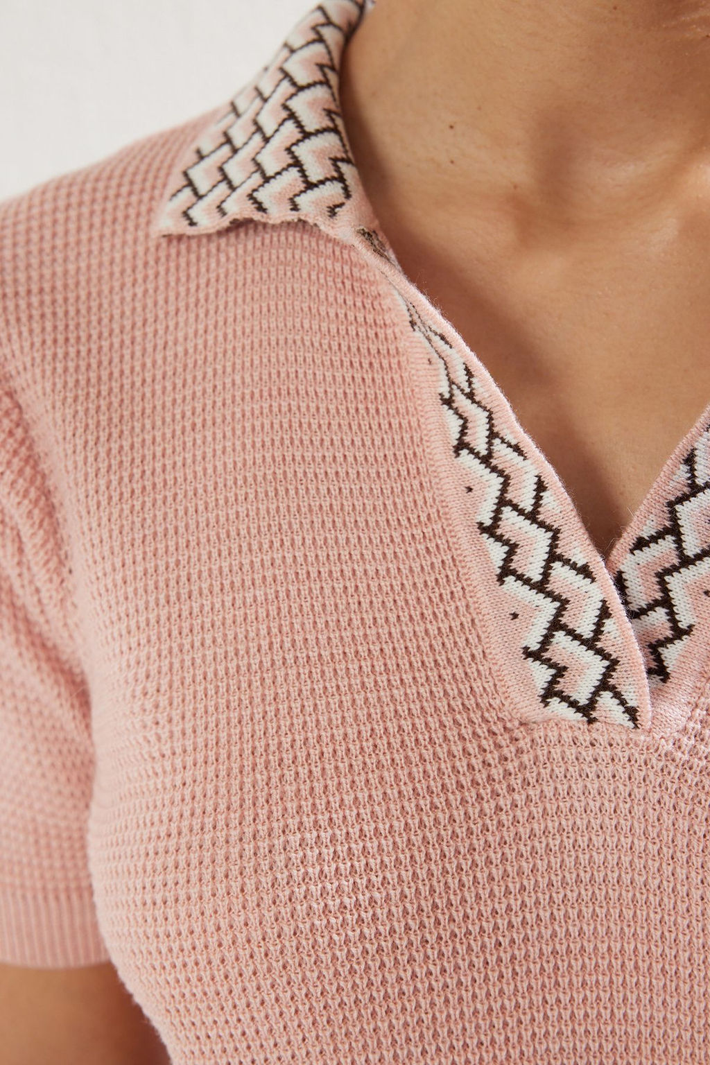 Trendyolmilla Ekru Yaka Desenli Triko Bluz TWOAW24BZ00011  фото 4