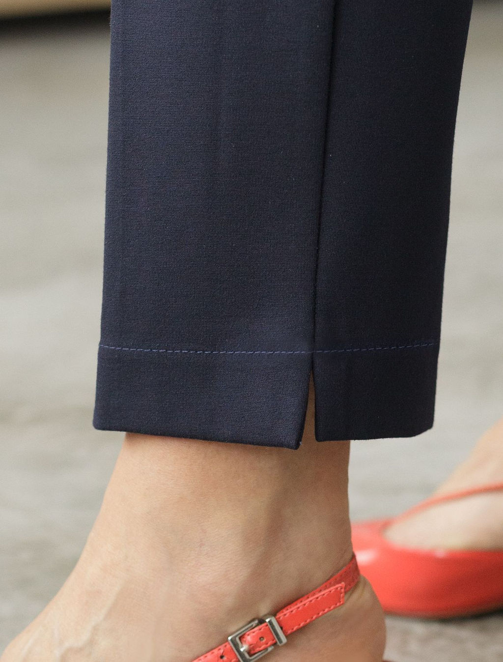 D44.146 Брюки женские темно-синий