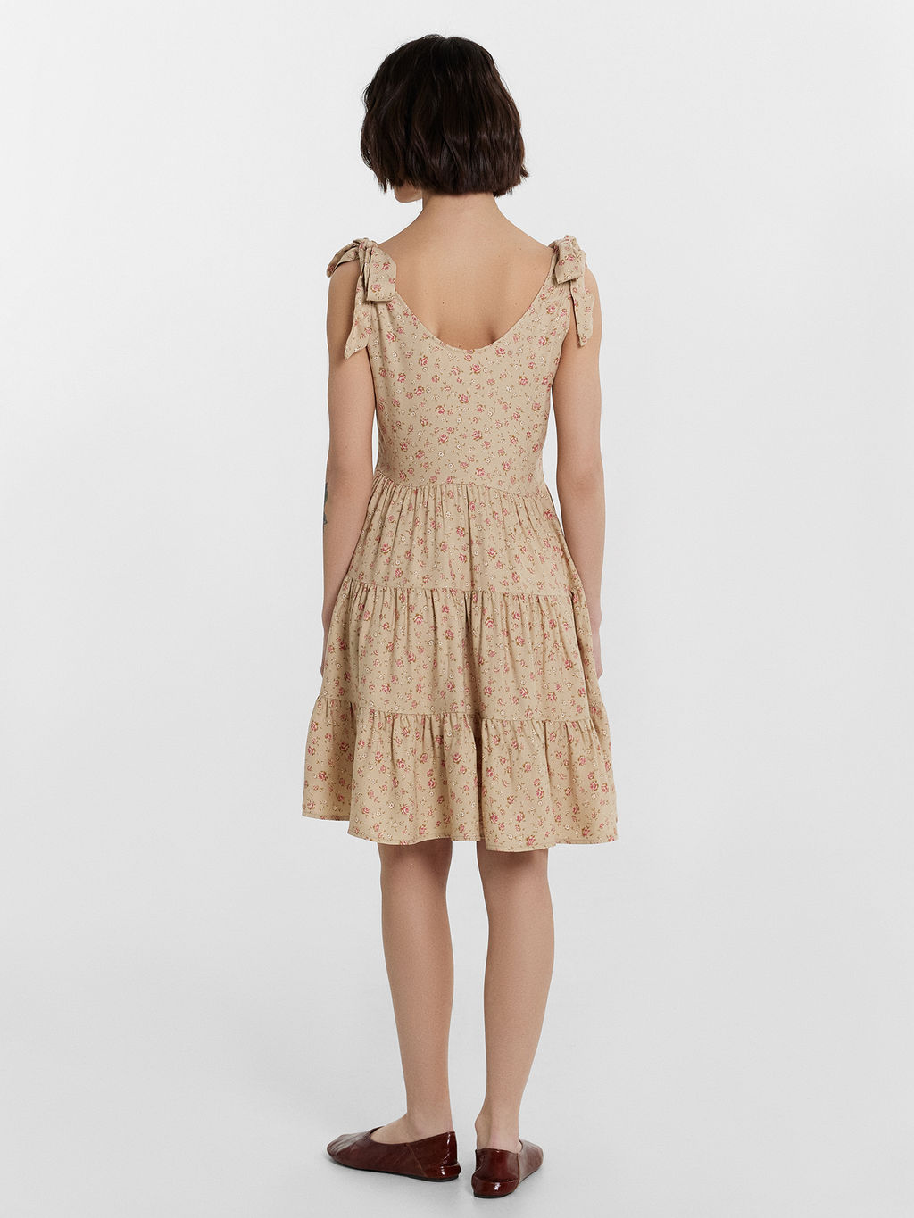 Платье женское бежевое с цветочным принтом