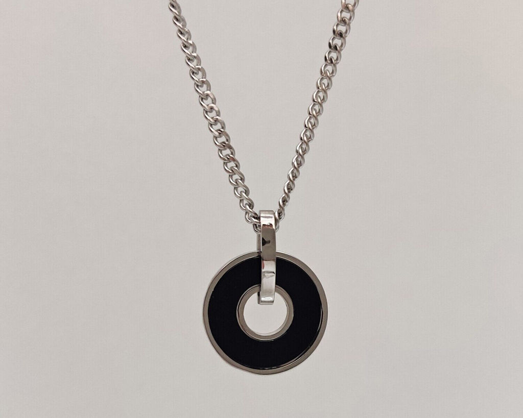 Кулон из стали на цепочке