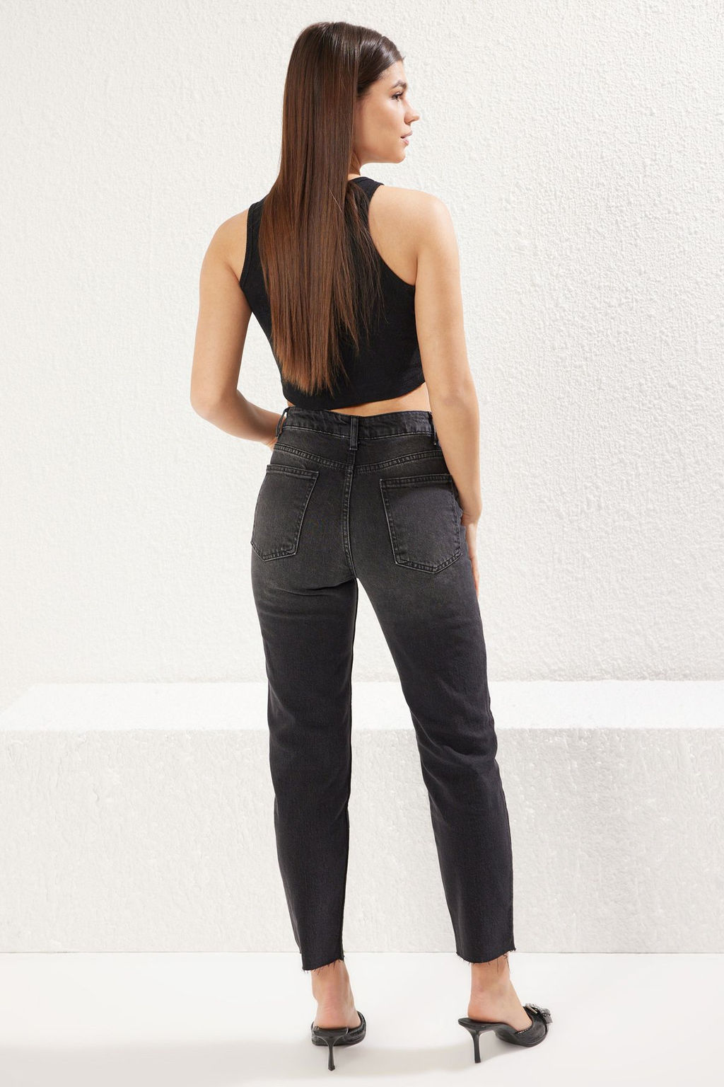 Siyah Pacas? Kesikli Normal Bel Comfort Mom Jeans TWOSS25JE00096 - Trendyolmilla фото 5