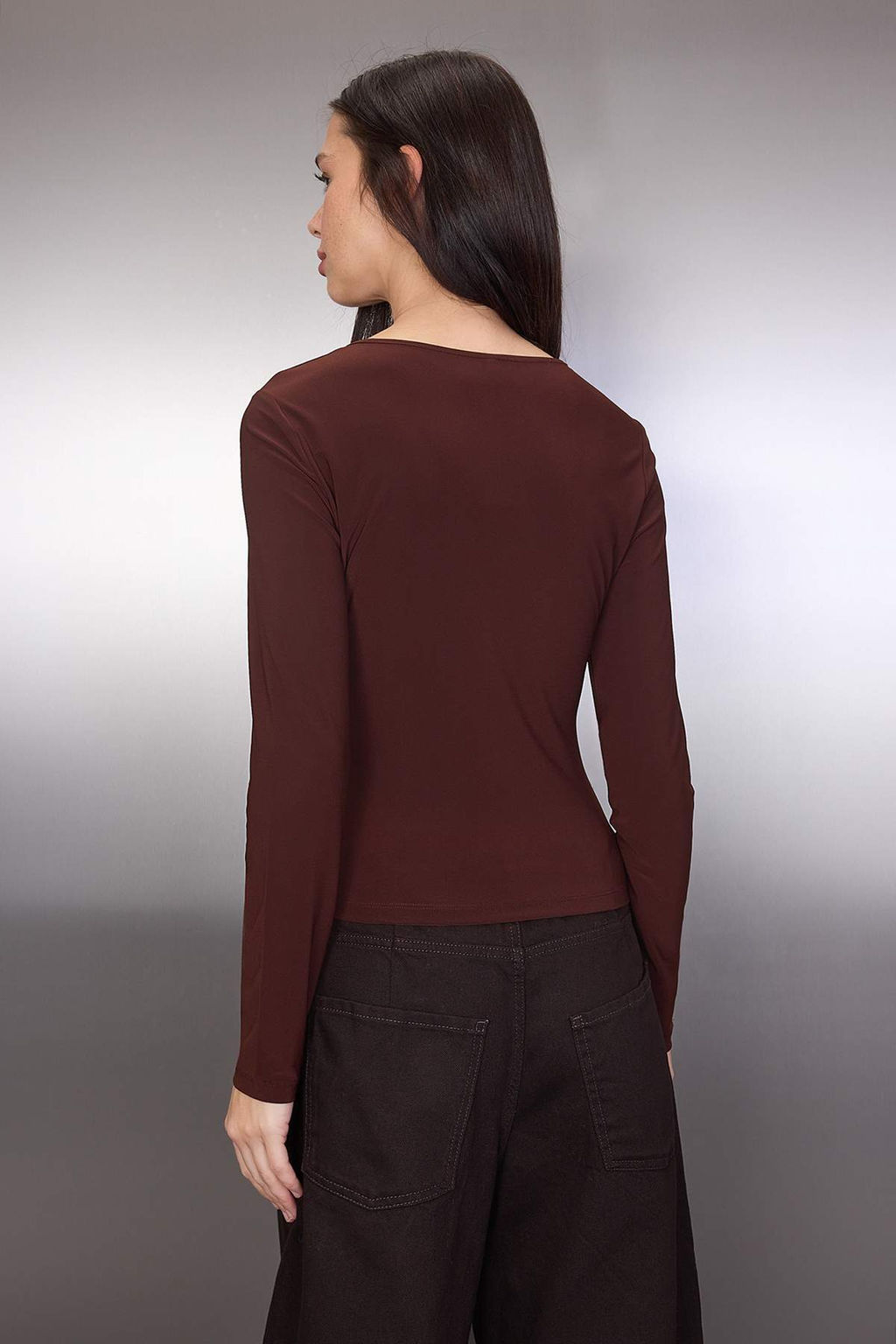 Kahverengi Aksesuar ve Cut Out Detayl? Vucuda Oturan Esnek Orme Bluz TWOAW26BZ00087