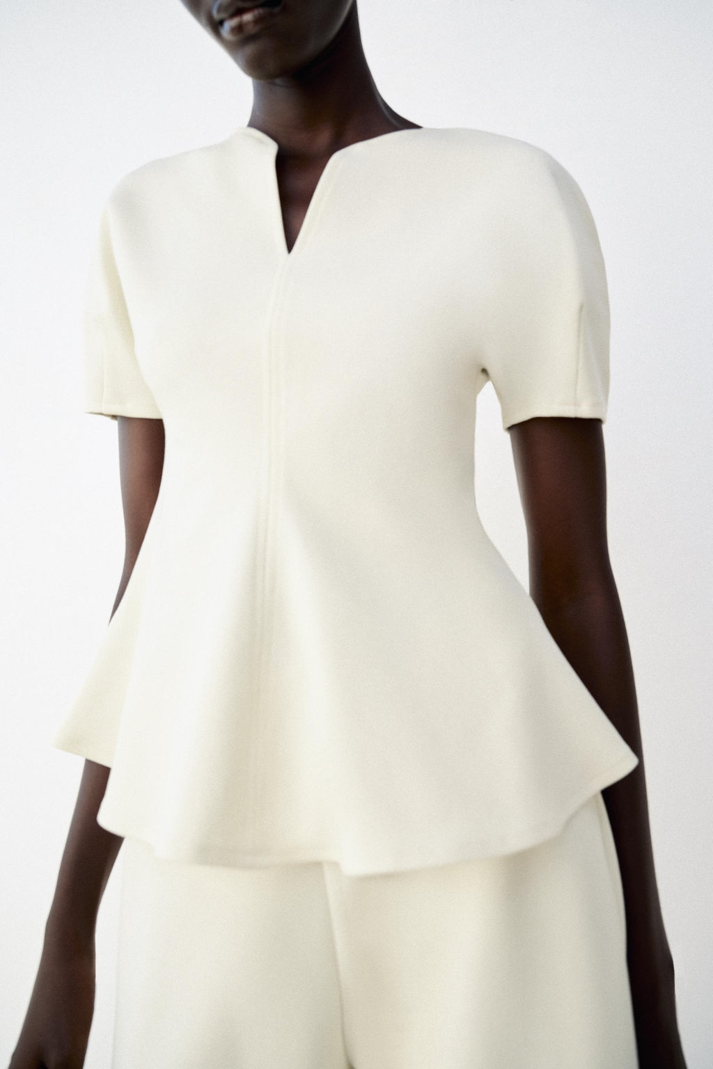 TOP PEPLUM MANGA ABULLONADA / Crudo medio - Zara фото 3