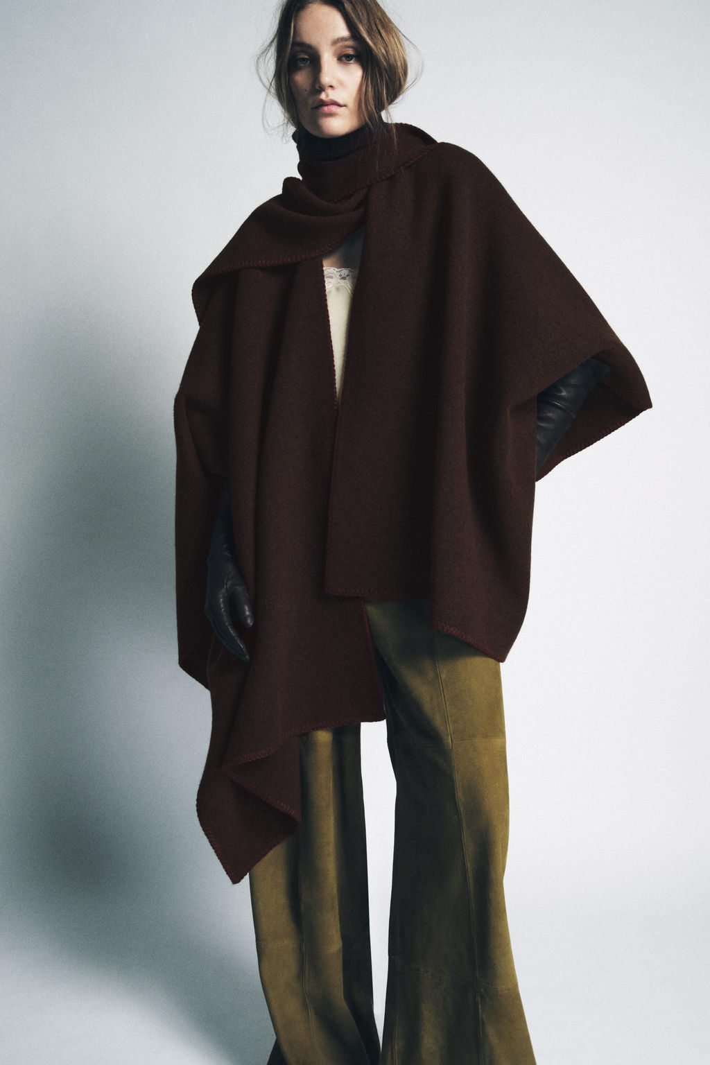 KNIT CAPE WITH CONTRAST THREAD SCARF - Zara фото 2