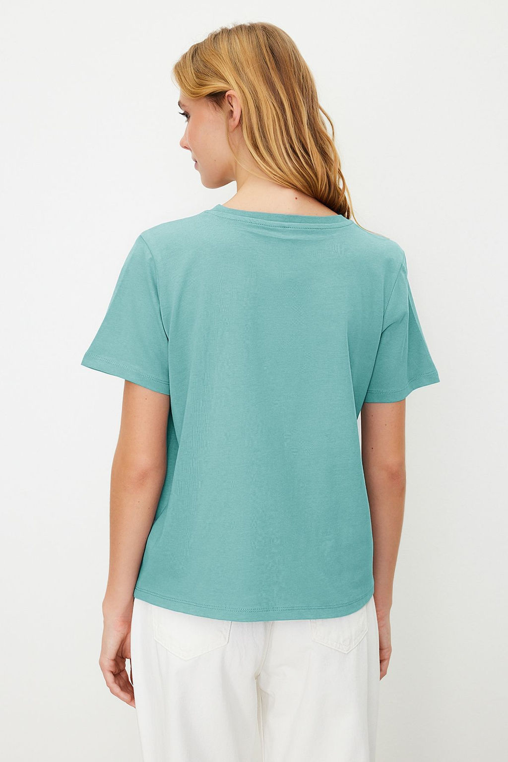 TRENDYOLMILLA Beyaz %100 Pamuk Regular/Normal Kal?p K?sa Kollu Basic Bisiklet Yaka Orme T-Shirt TWOSS23TS00000  фото 5