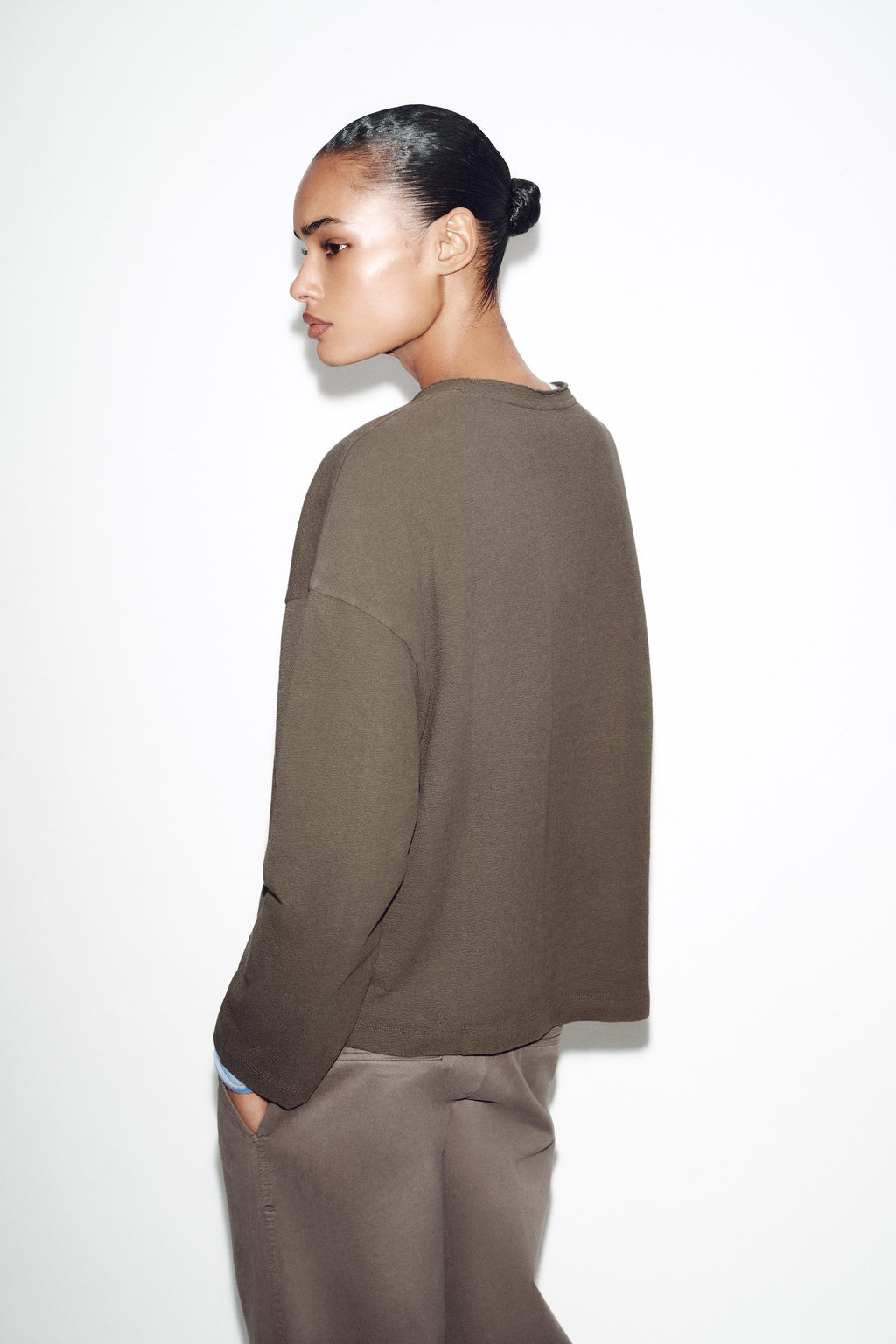 CAMISETA TEXTURA MANGA LARGA / Khaki - Zara фото 5