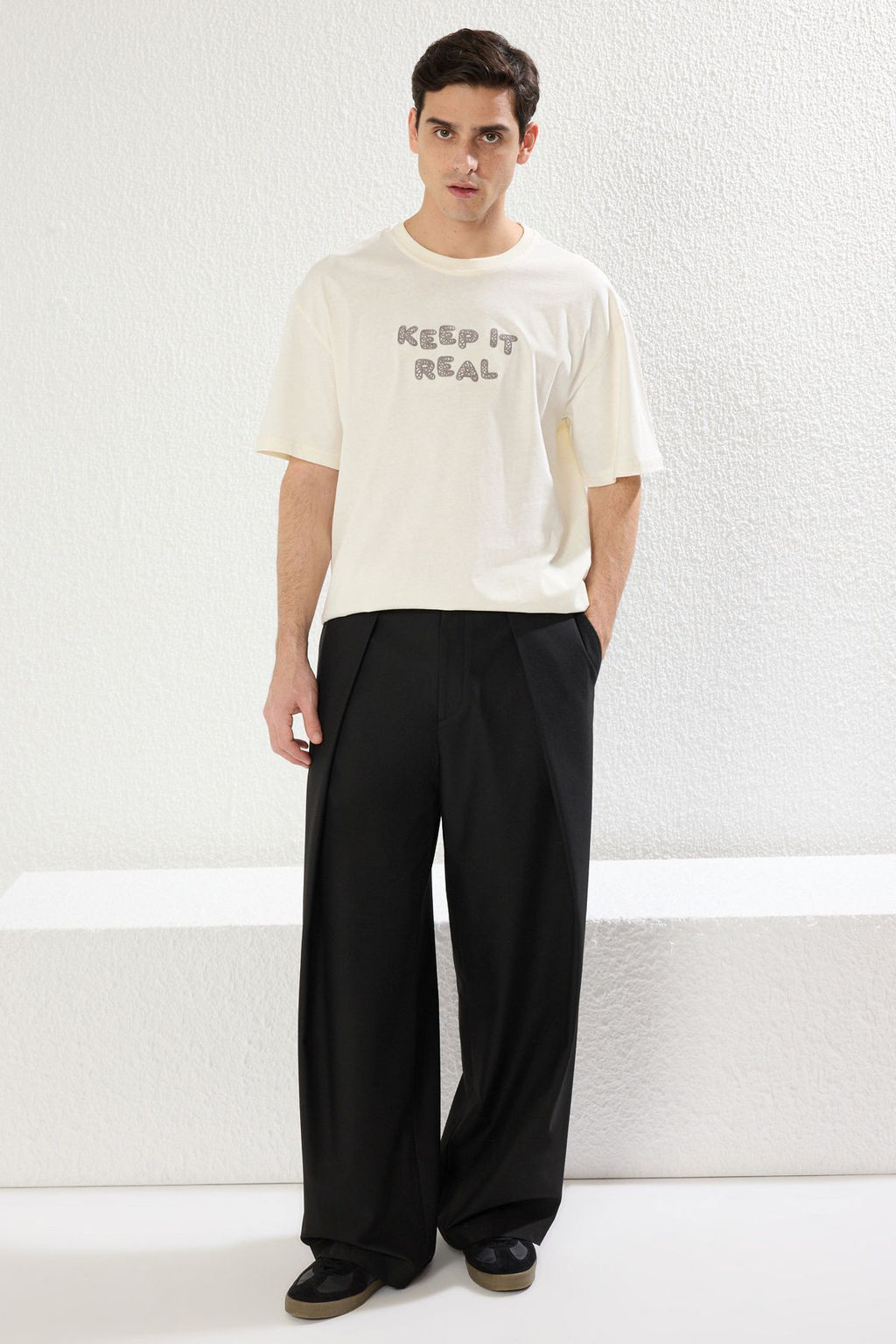 TRENDYOL MAN Ekru Unisex Oversize/Genis Kesim Bisiklet Yaka Yaz? Nak?sl? K?sa Kollu T-Shirt TMNSS25TS00023 - Trendyolmilla фото 2