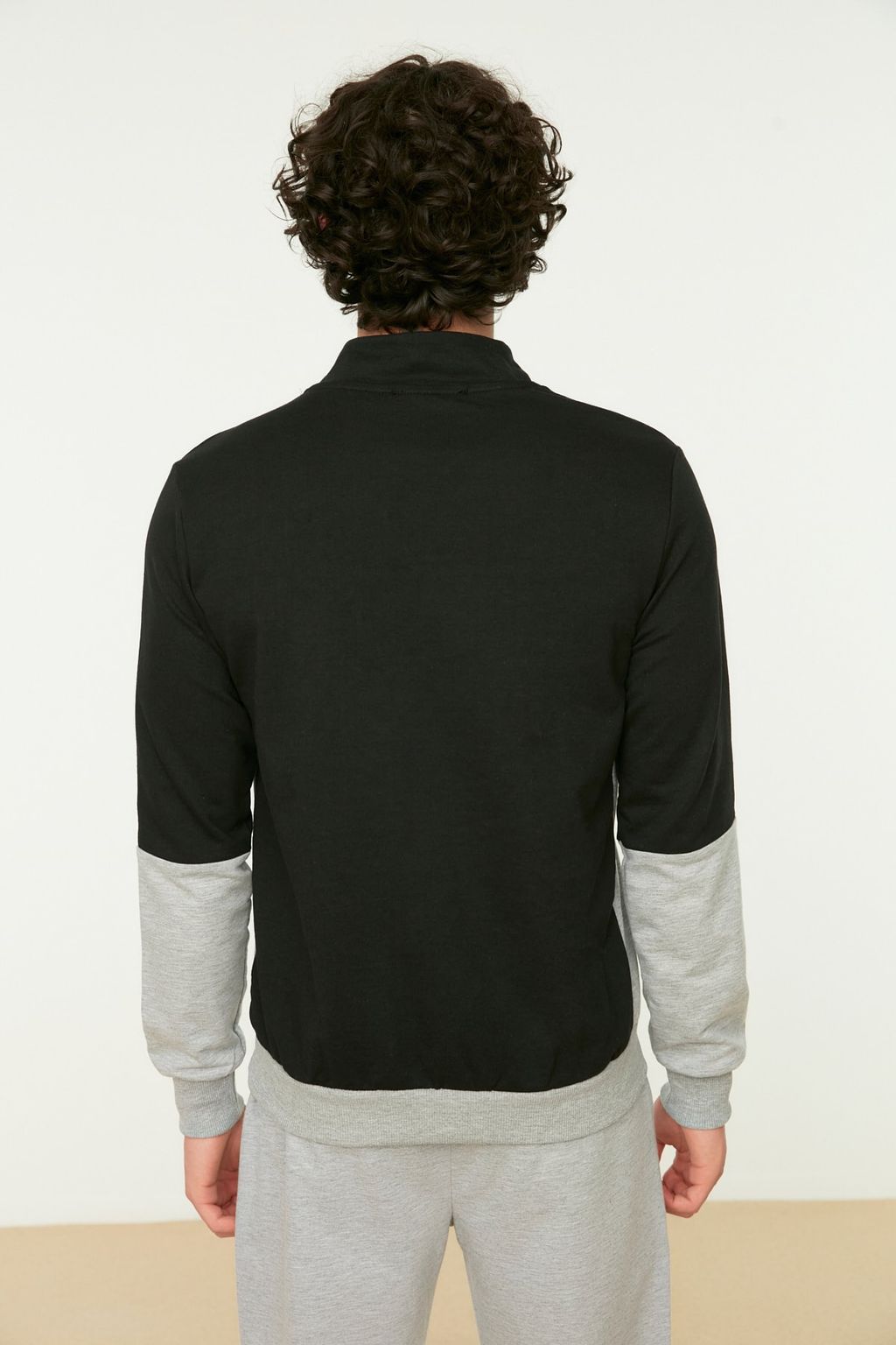 Siyah Slim/Dar Kesim Renk Panelli Uzun Kollu Hakim Yaka Fermuarl? Sardonsuz Sweatshirt TMNAW20SW0129 - Trendyolmilla фото 5