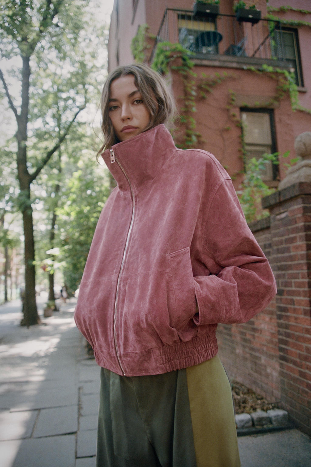 CAZADORA BOMBER 100% PIEL CUELLO SUBIDO / MARSALA - Zara фото 2