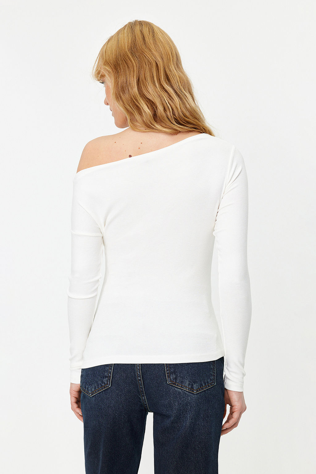 Ekru Premium Yumusak Kumasl? Fitted/Vucuda Oturan Kay?k Yaka Orme Bluz TWOAW24BZ00227
