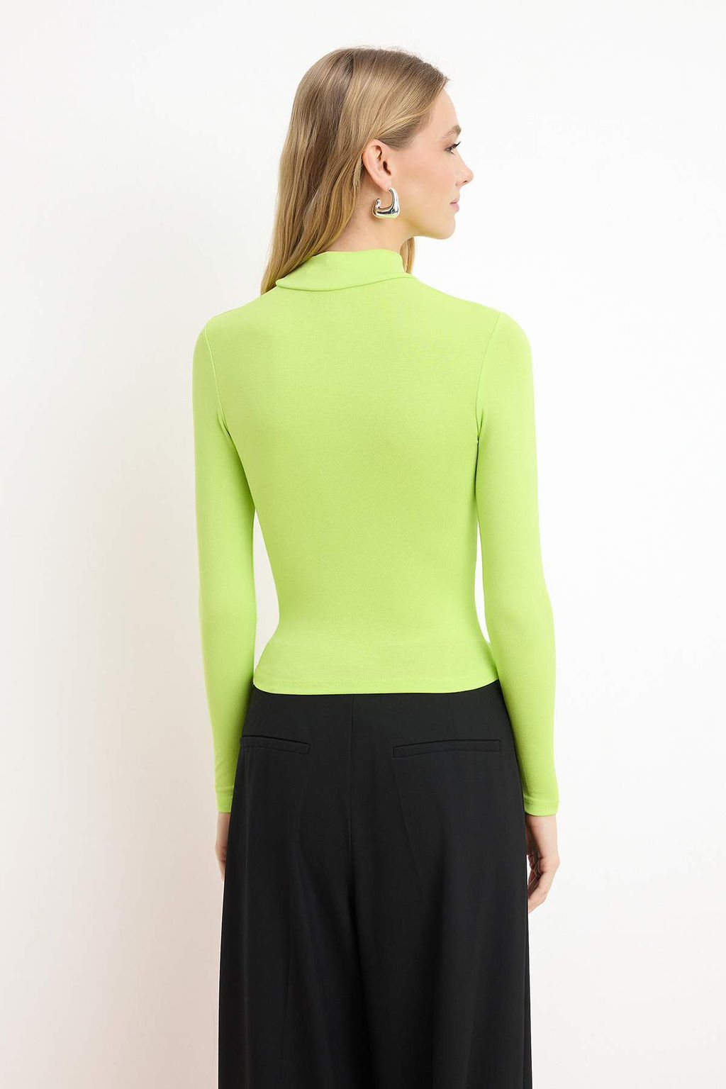 F?st?k Yesil Duz Fitted Asimetrik Yaka Kolsuz Aksesuar Detayl? Esnek Orme Bluz TWOSS26BZ00352