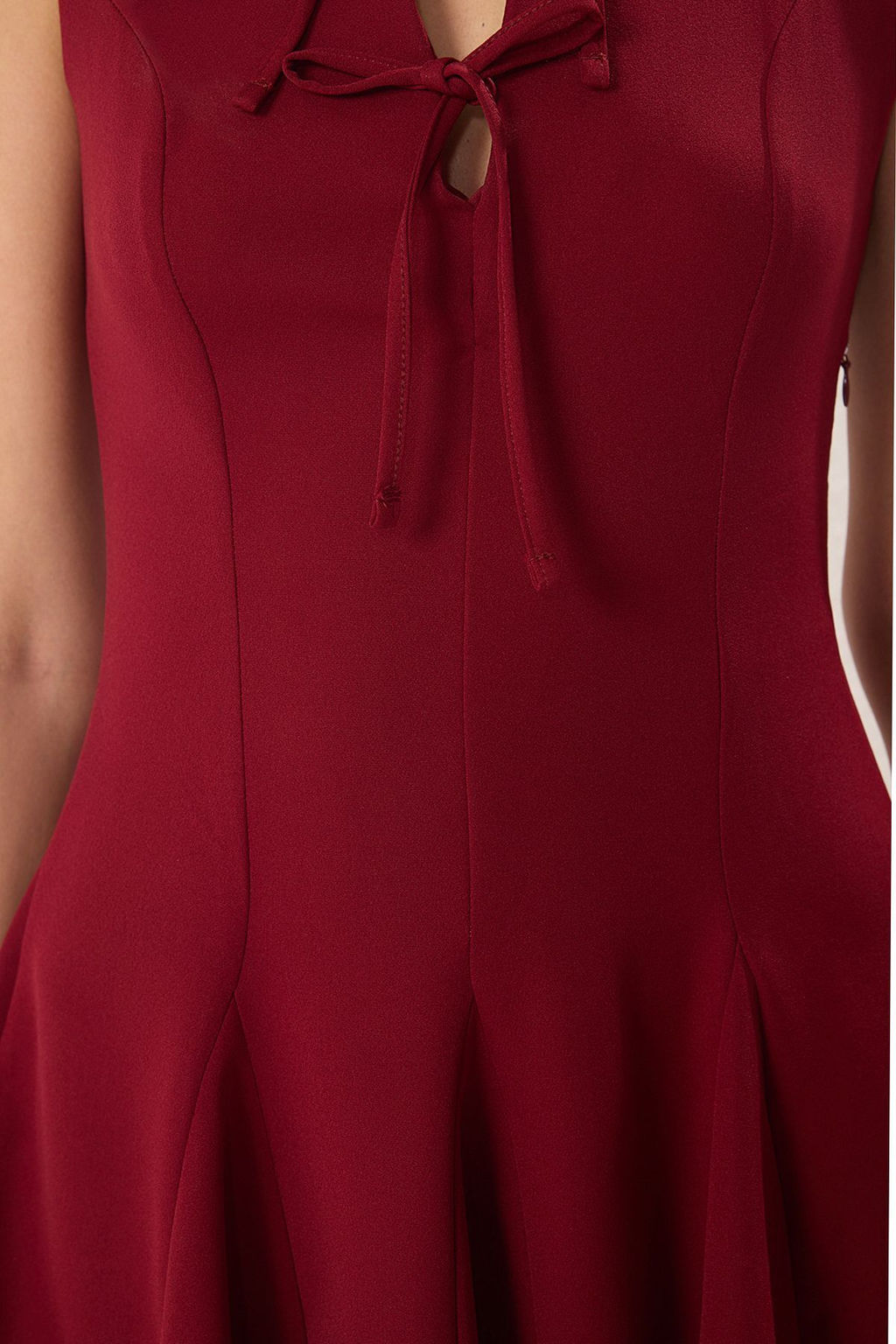 TRENDYOLMILLA Bordo Duz Etegi Belden Ac?lan Baglama Detayl? Mini Dokuma Elbise TWOSS25EL00747  фото 4