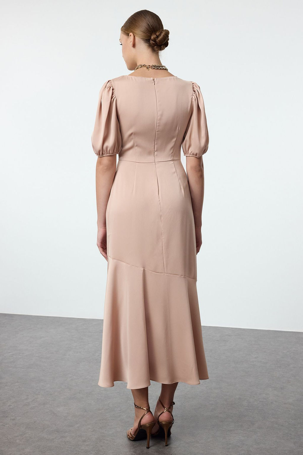 Bej A-Kesim Saten Abiye Gece Mezuniyet Elbisesi TPRSS24EL00286 - Trendyolmilla фото 5