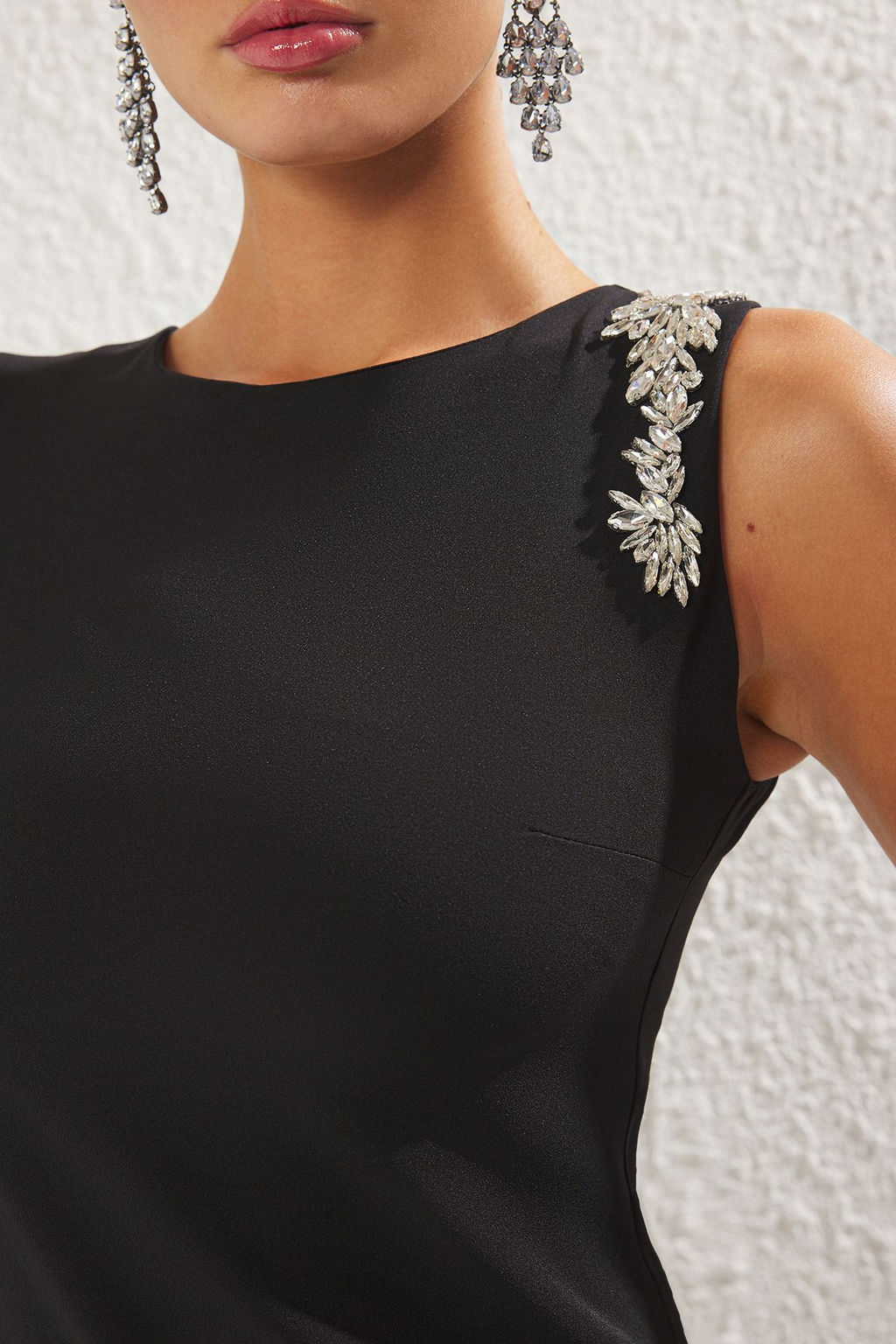 TRENDYOLMILLA Siyah Tek Kol Tas Aksesuar Detayl? S?k K?sa Elbise TPRSS25EL00166  фото 4