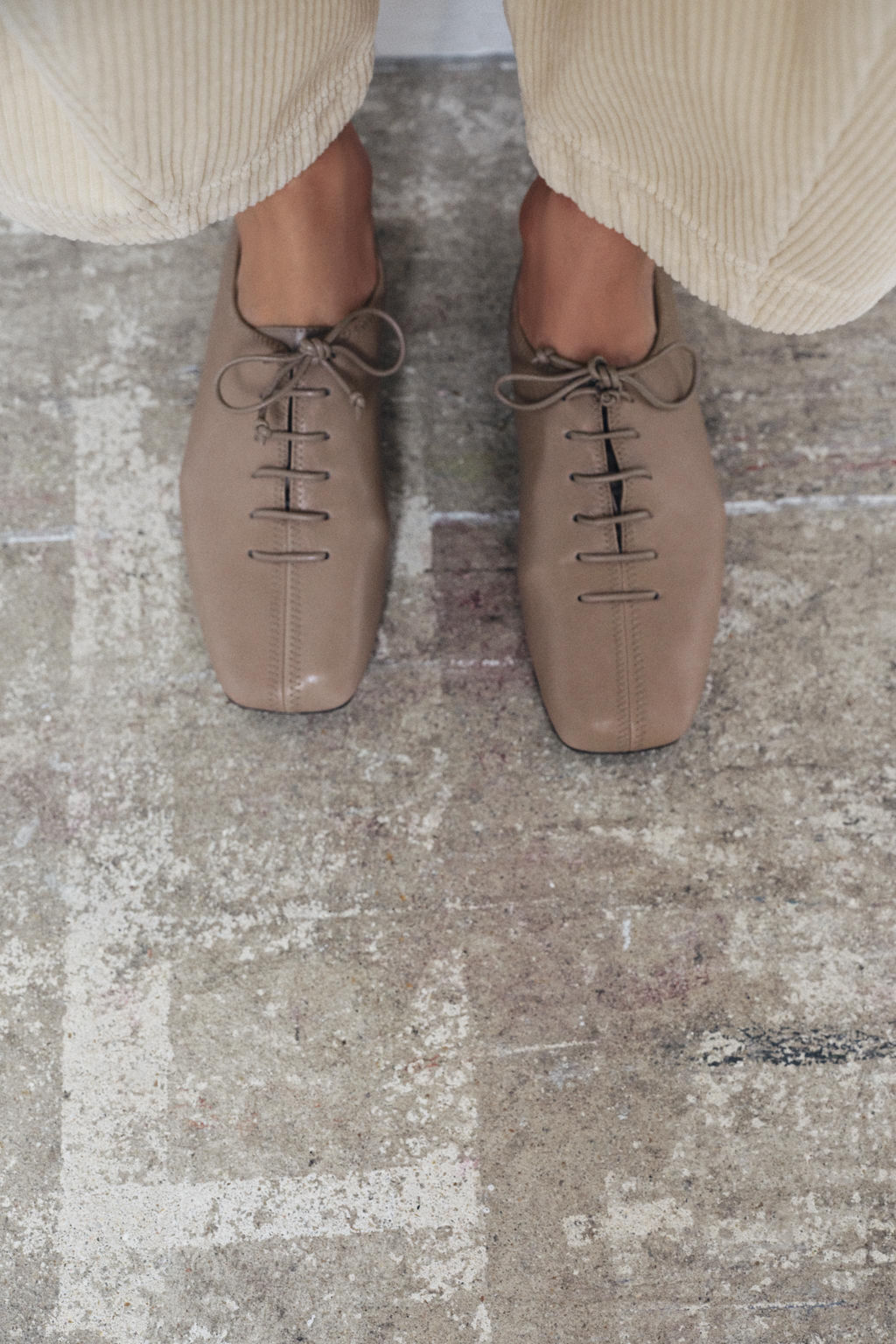 LEATHER LACE-UP FLAT SHOES