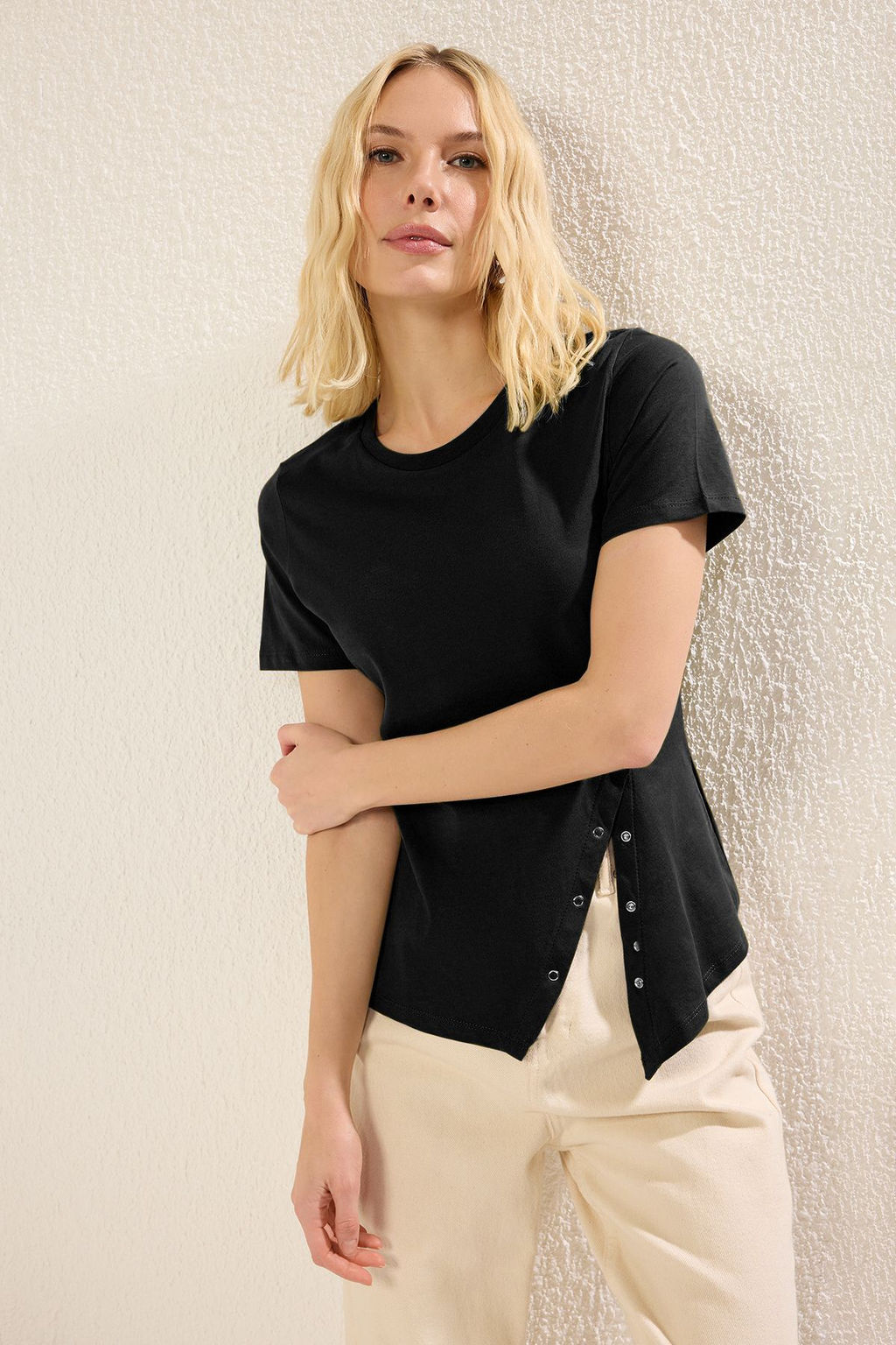 TRENDYOLMILLA Siyah %100 Pamuk Regular/Normal Kal?p C?tc?tl? Y?rtmac Detayl? Orme T-Shirt TWOSS25TS00029  фото 6