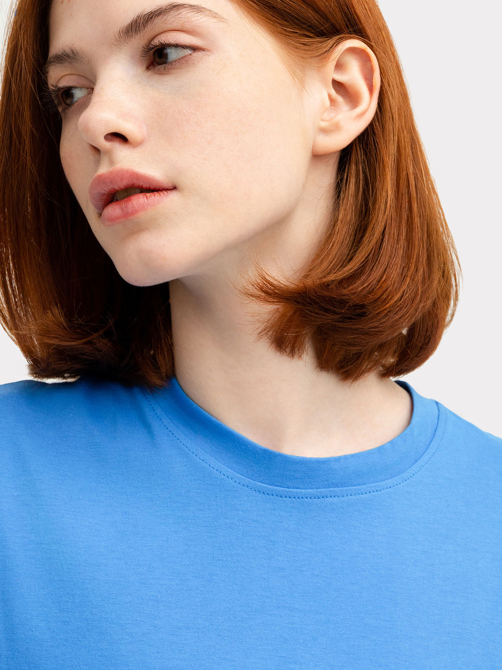 Футболка женская в ярко-голубом цвете яркий голубой 112678-1 - Mark formelle фото 8