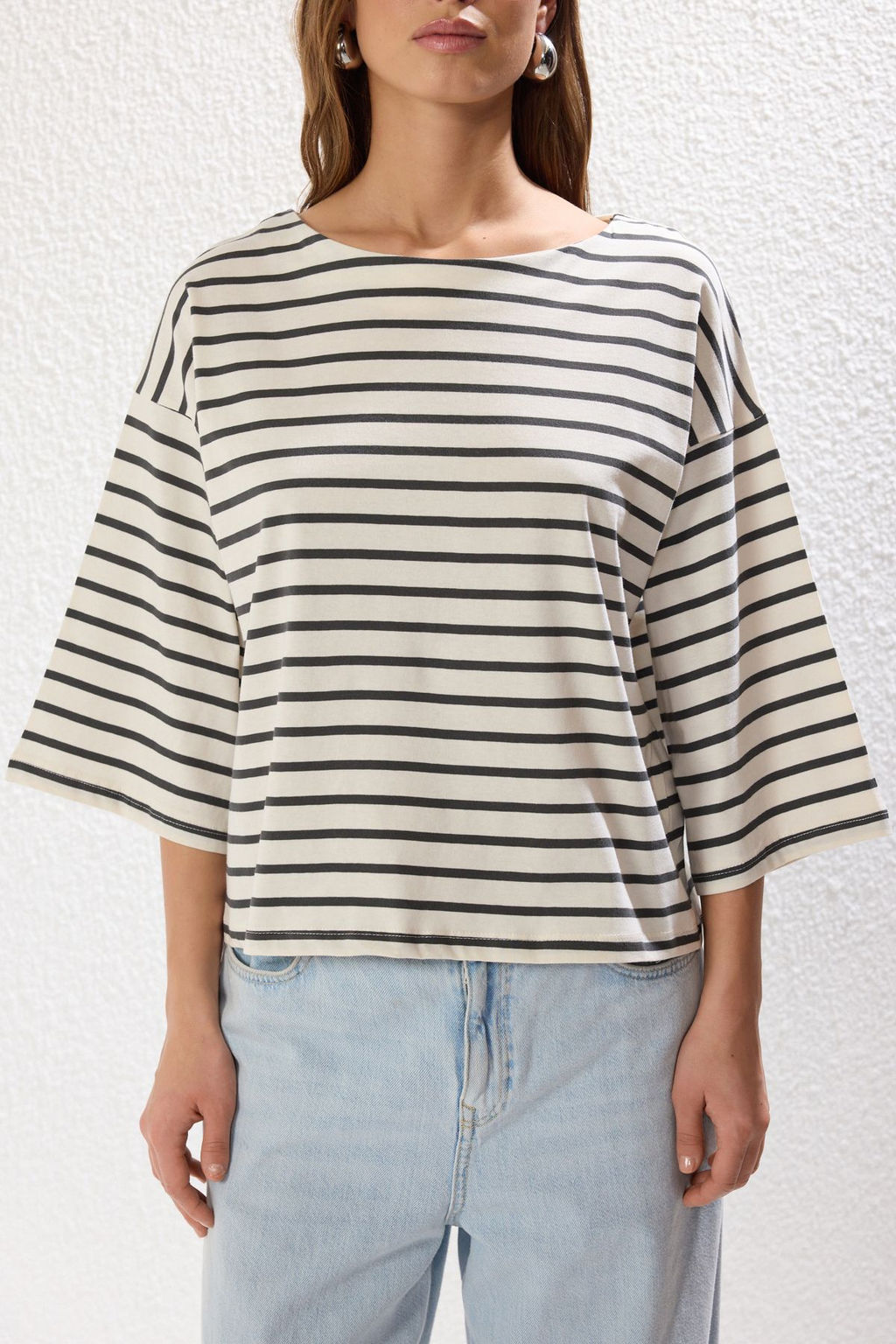 TRENDYOLMILLA Antrasit Cizgili Relaxed/Rahat Kal?p Truvakar Kol Orme T-Shirt TWOSS25TS00115 фото 3