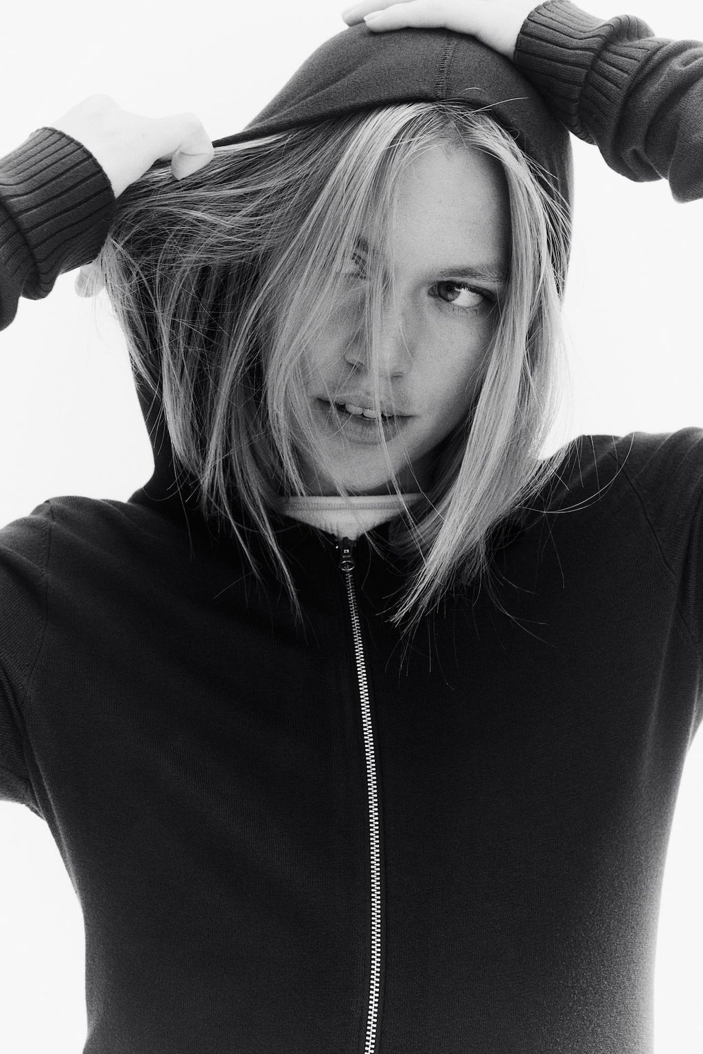 Chaqueta en punto fino con capucha y cremallera - H&m фото 4