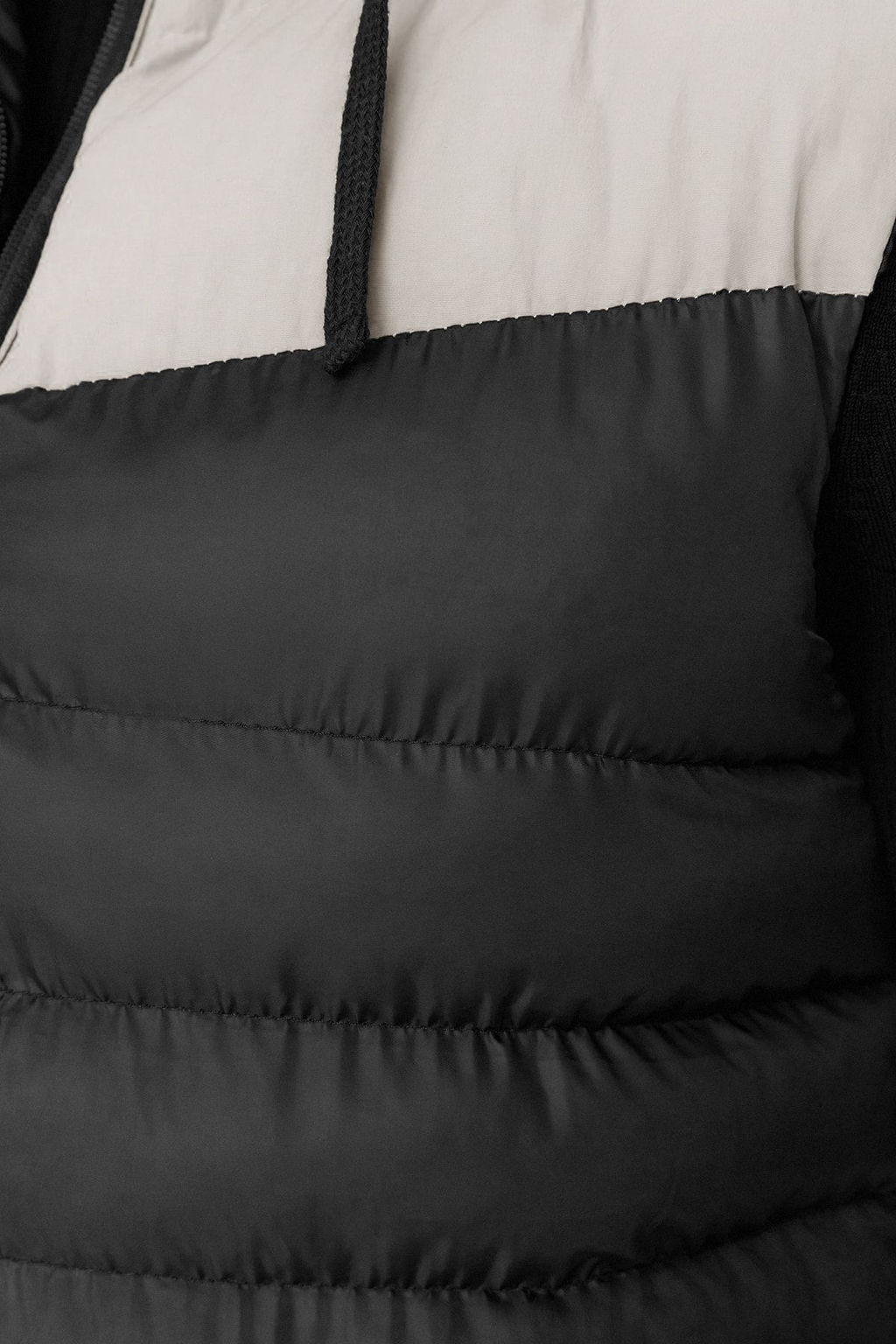 Trendyolmilla Man Siyah Regular Fit Renk Bloklu K?sl?k Sisme Yelek TMNAW23YE00000  фото 4