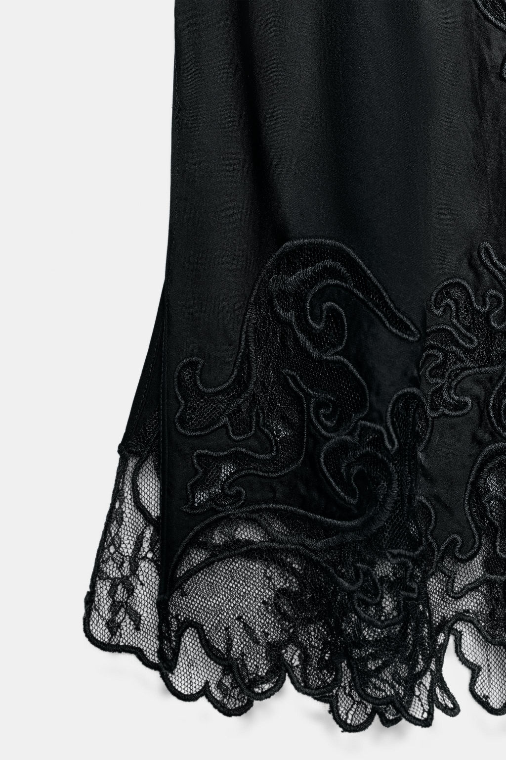 TOP SATINADO BORDADOS ZW COLLECTION / Negro