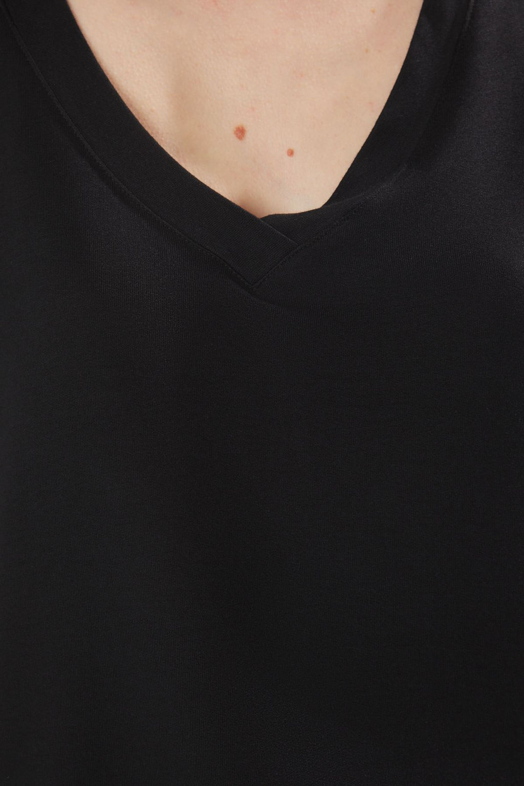 Siyah V Yaka Regular/Normal Kal?p Orme T-Shirt TWOSS25TS00196