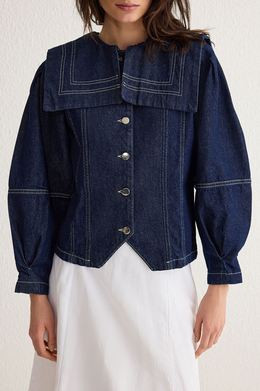 Koyu Mavi Denizci Yaka Detayl? Kontrast Dikisli Denim Gomlek Ceket TWOSS25CE00003