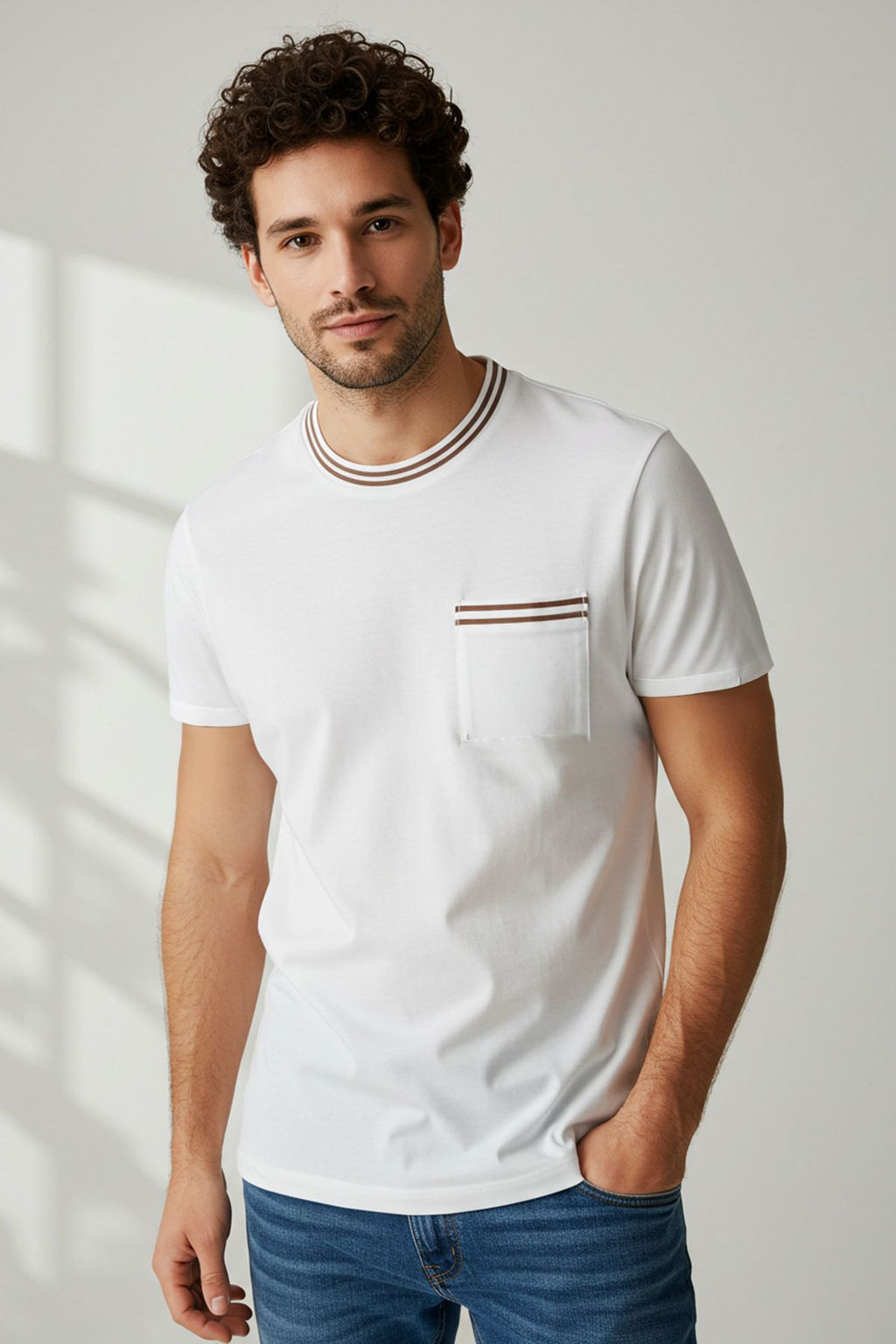 TRENDYOL MAN Lacivert Regular/Normal Kesim Cep ve Triko Bant Detayl? %100 Pamuk Basic Tok T-shirt TMNSS25TS00035