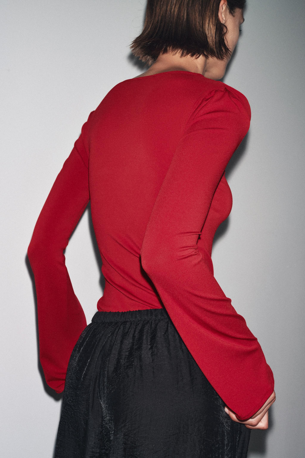 LONG SLEEVE GATHERED T-SHIRT - Zara фото 5