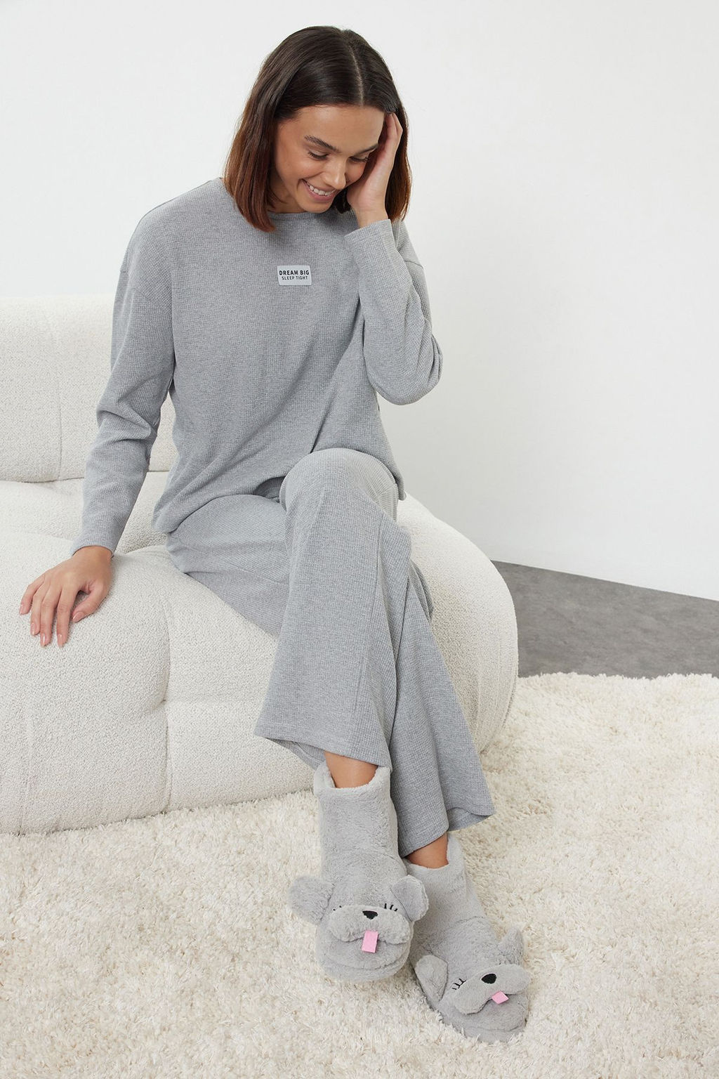 Trendyolmilla Gri Melanj Slogan Etiket Detayl? Waffle Kumas Orme Pijama Tak?m? THMAW25PT00022