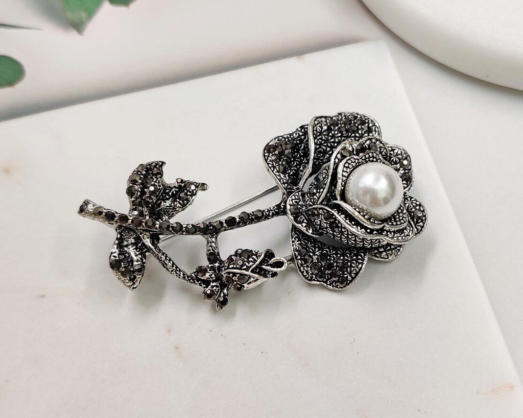 Брошь Цветок