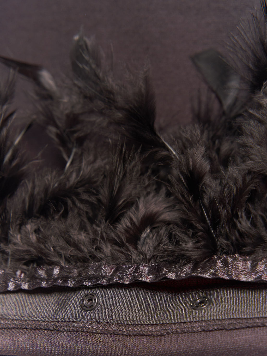 Черное платье с перьями PP57406BLK01 - Артесса фото 7