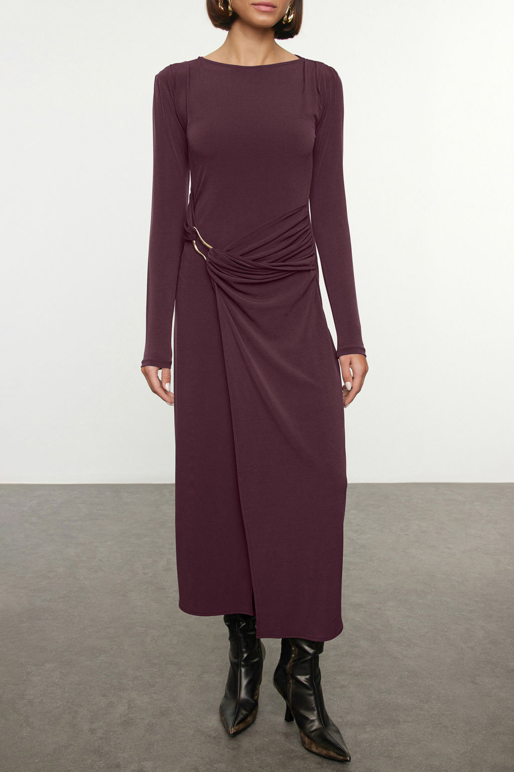 TRENDYOLMILLA Siyah Aksesuar Detayl? Fitted/Vucuda Otura Maxi Esnek Orme Elbise TWOAW25EL00462
