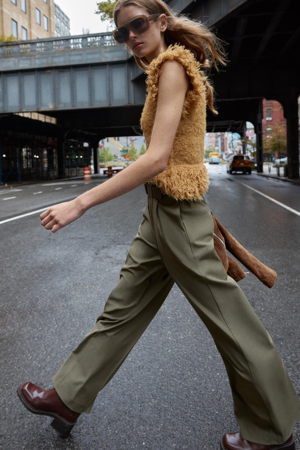 PAPER BAG TROUSERS WITH BELT - Zara фото 3
