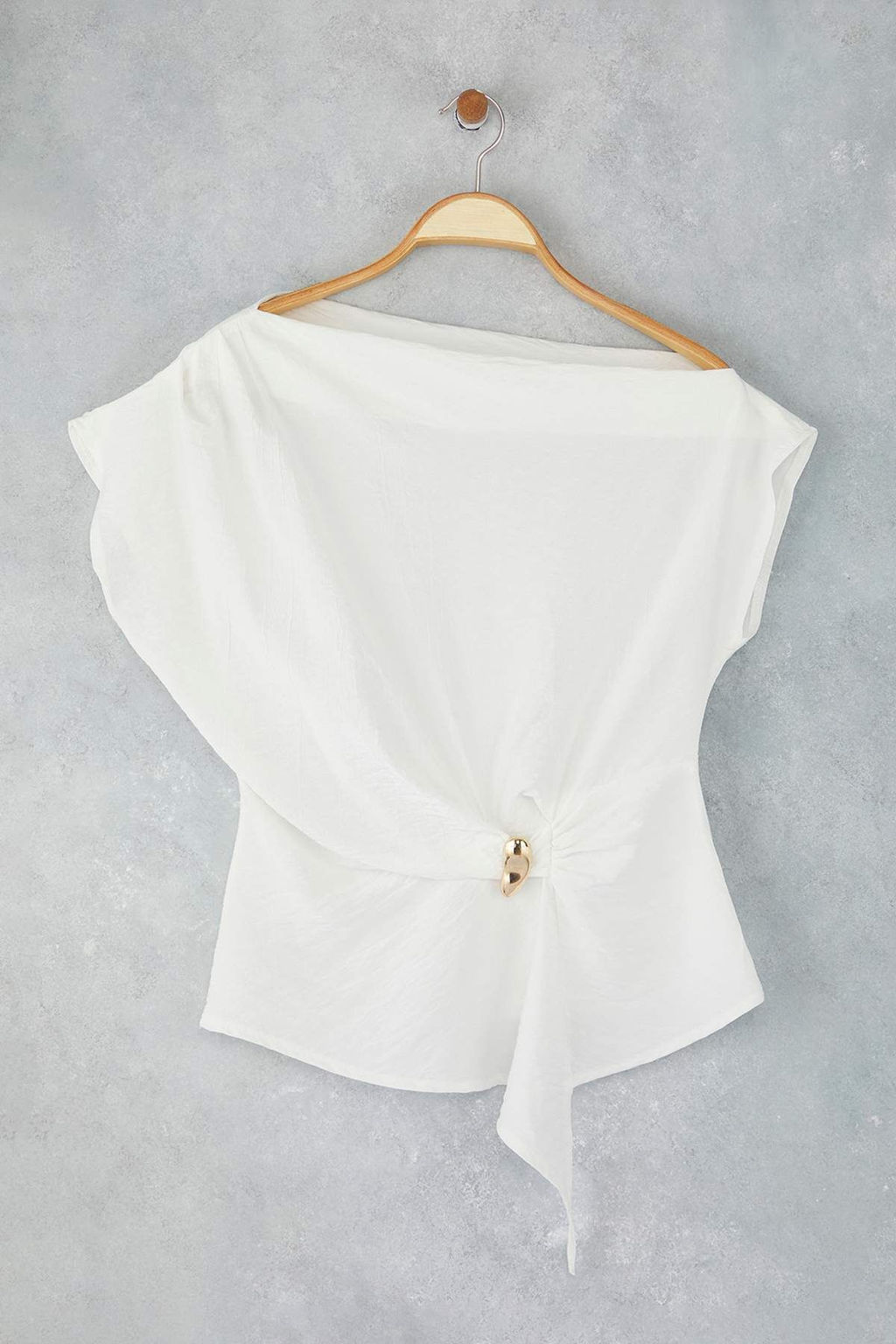 Ekru Kay?k Yaka Fitted Toka Detayl? Dokuma Bluz TWOAW26BZ00058