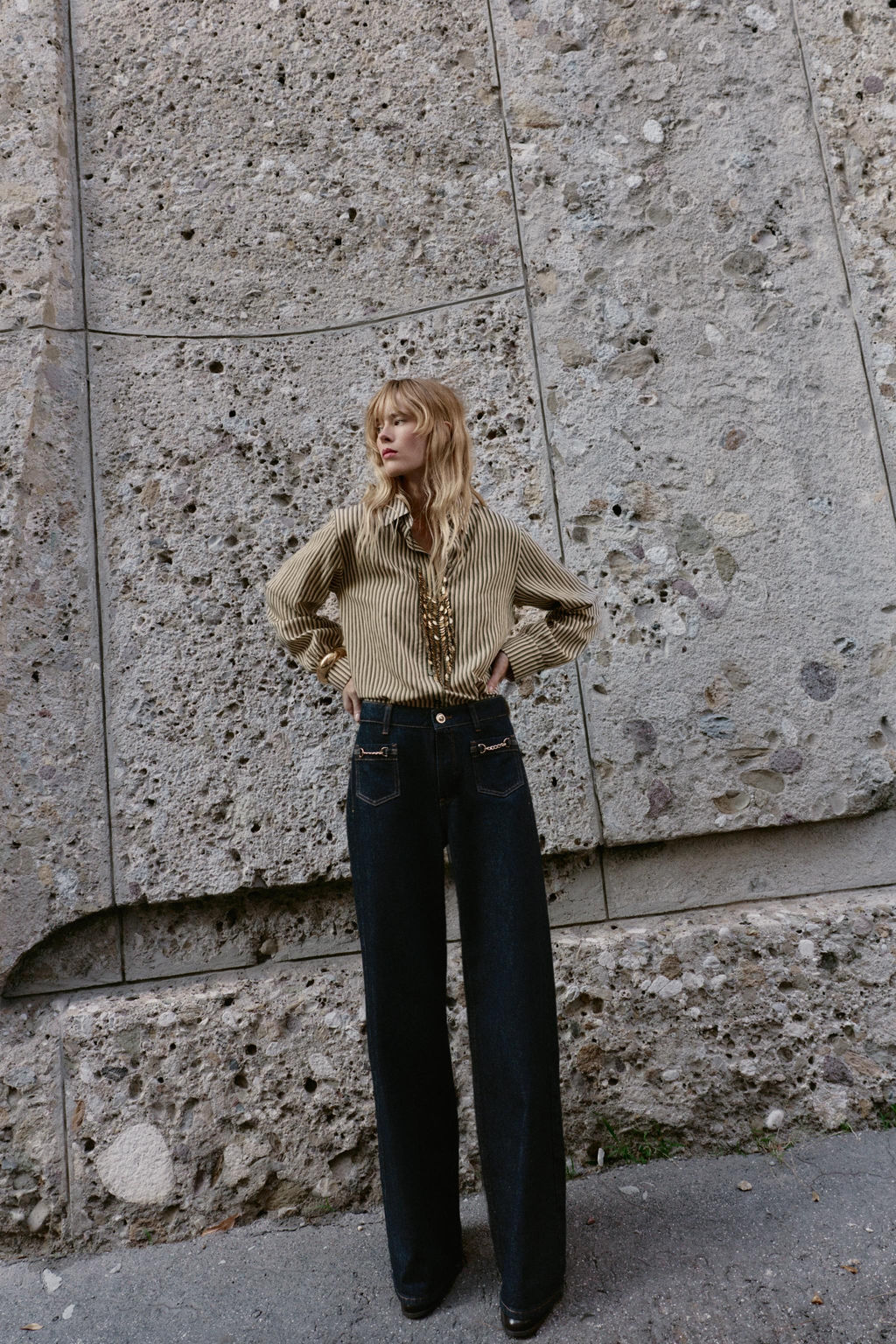Z1975 MID-WAIST WIDE-LEG JEANS WITH CHAINS - Zara фото 4