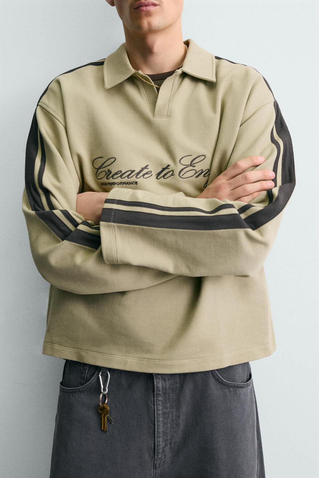 SUDADERA BOXY FIT BORDADOS BANDAS / Tostado