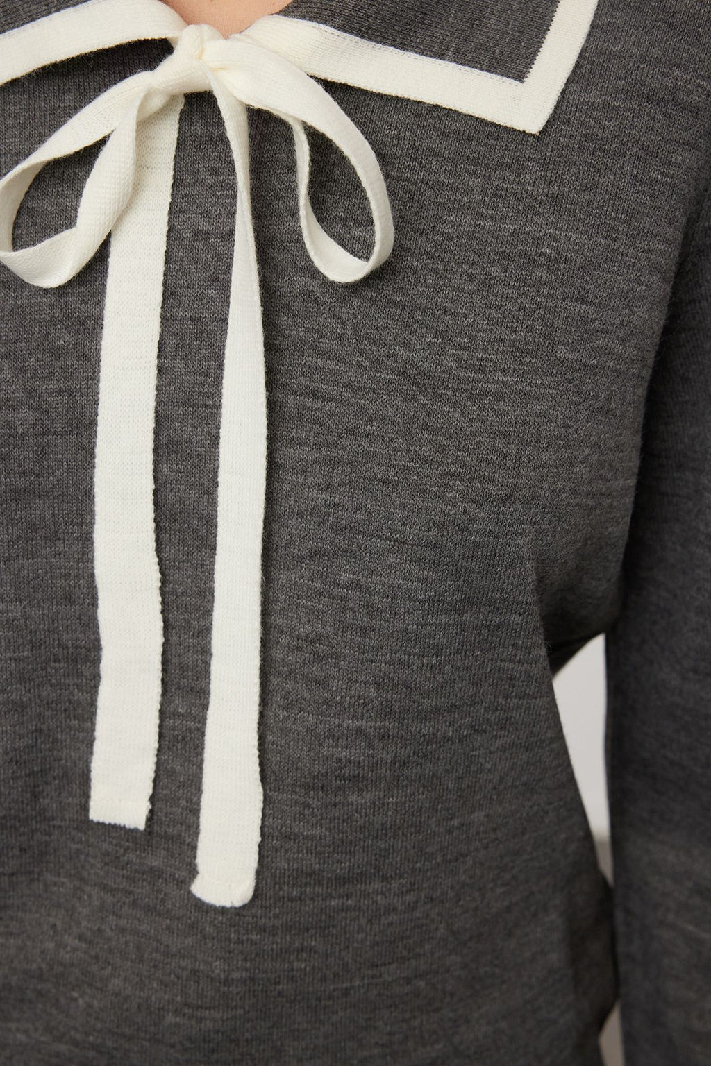 Antrasit Renk Bloklu Kurdele/Fiyonk Detayl? Triko Kazak TWOAW23KZ0039